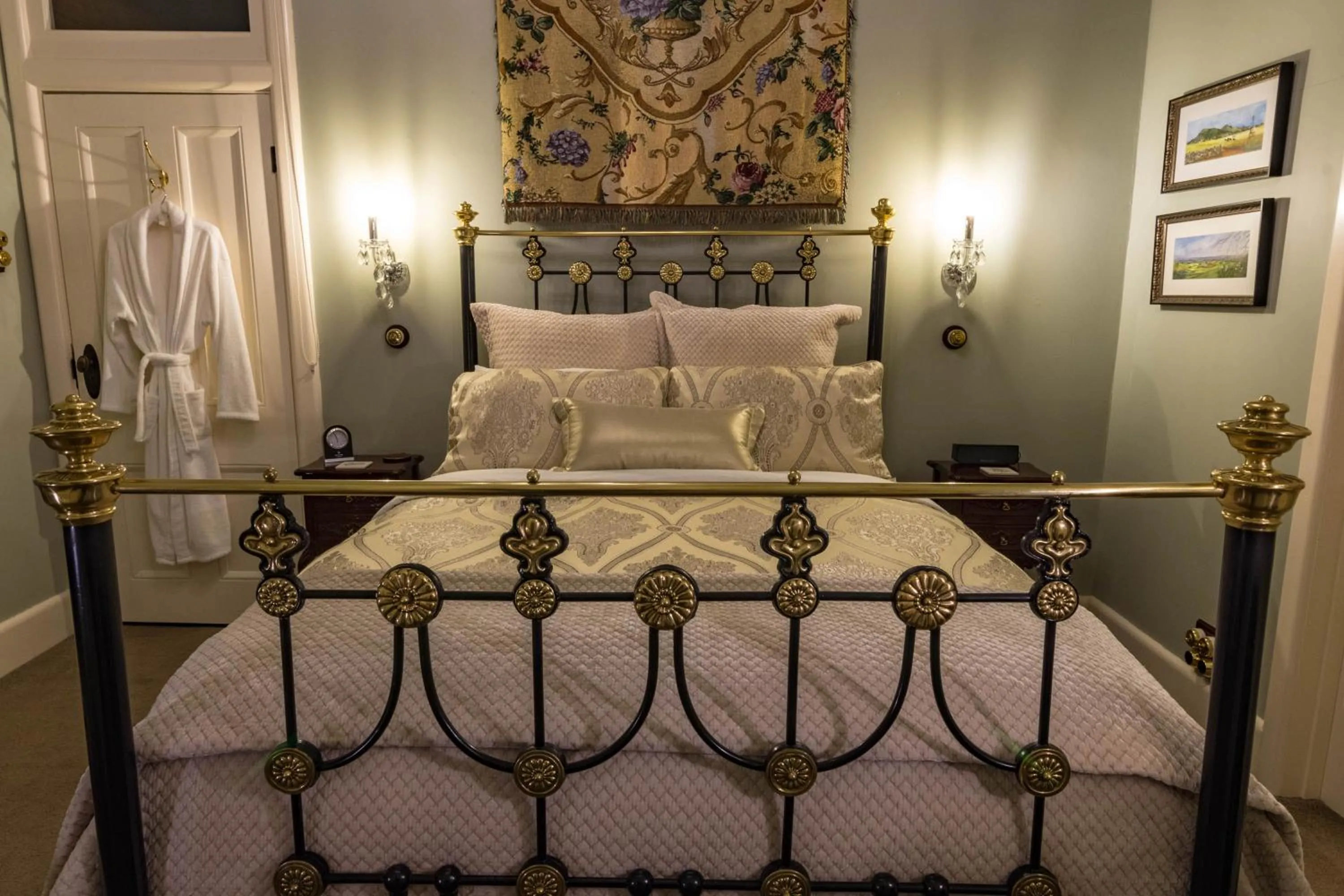 Bed in Heytesbury House