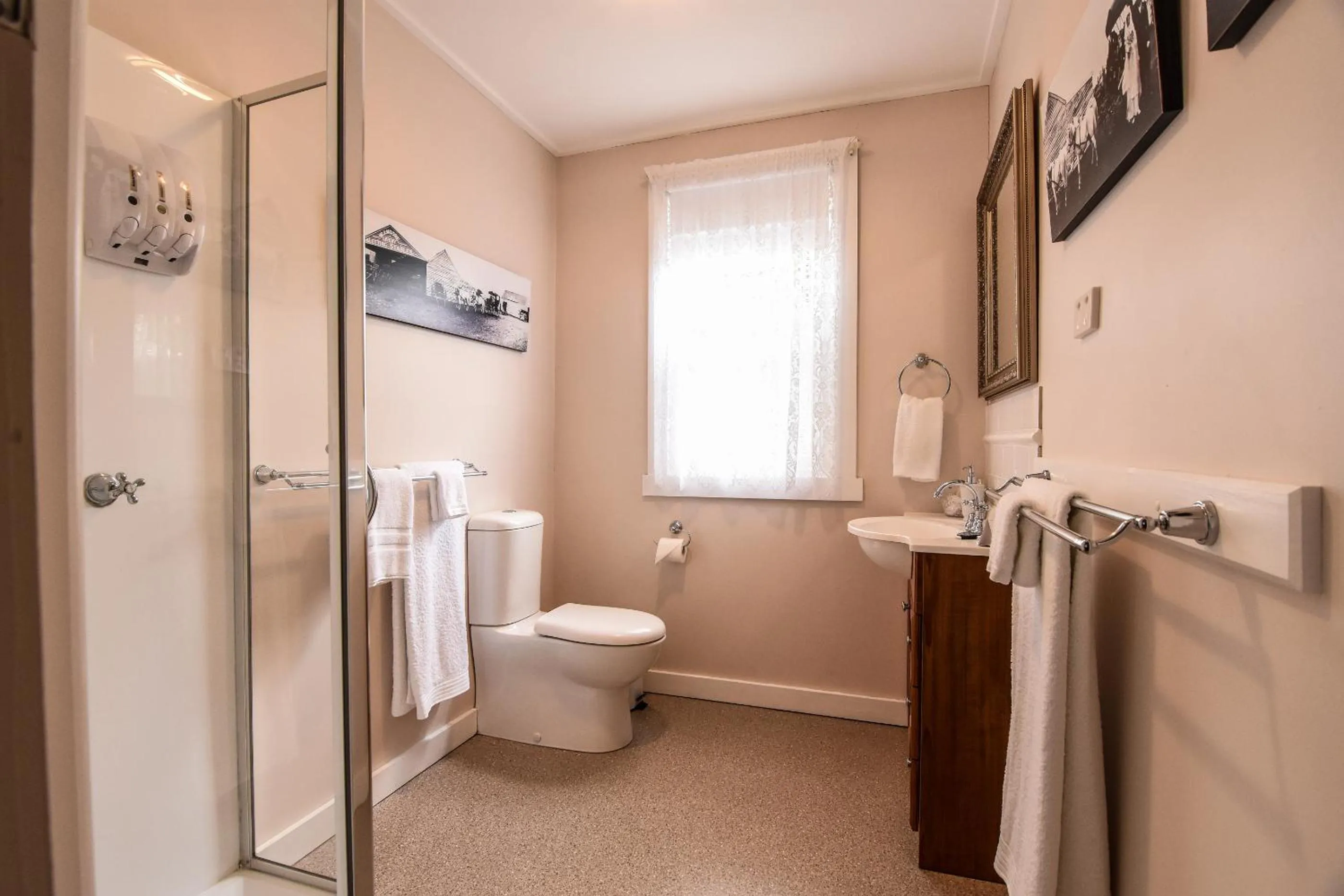 Shower in Heytesbury House