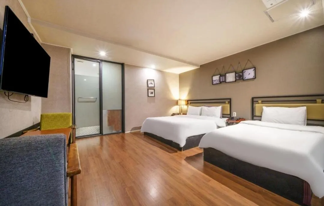 Brown-Dot Hotel Gwangalli beach