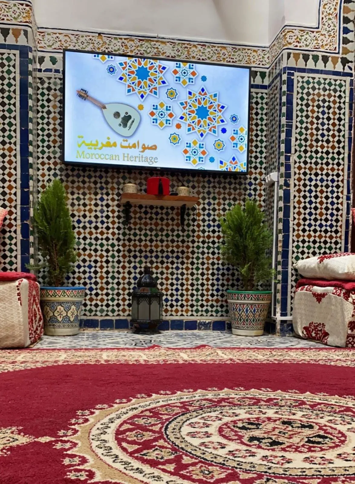 Communal lounge/ TV room in Riad Blue Oasis