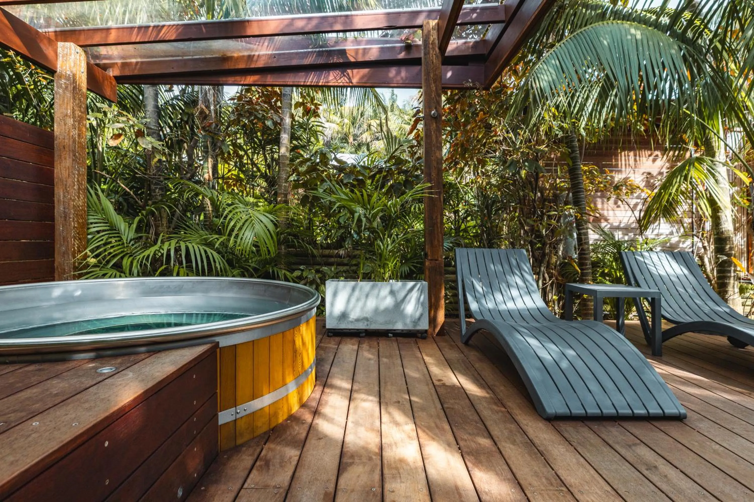 Hot Tub in Lorhiti Apartments