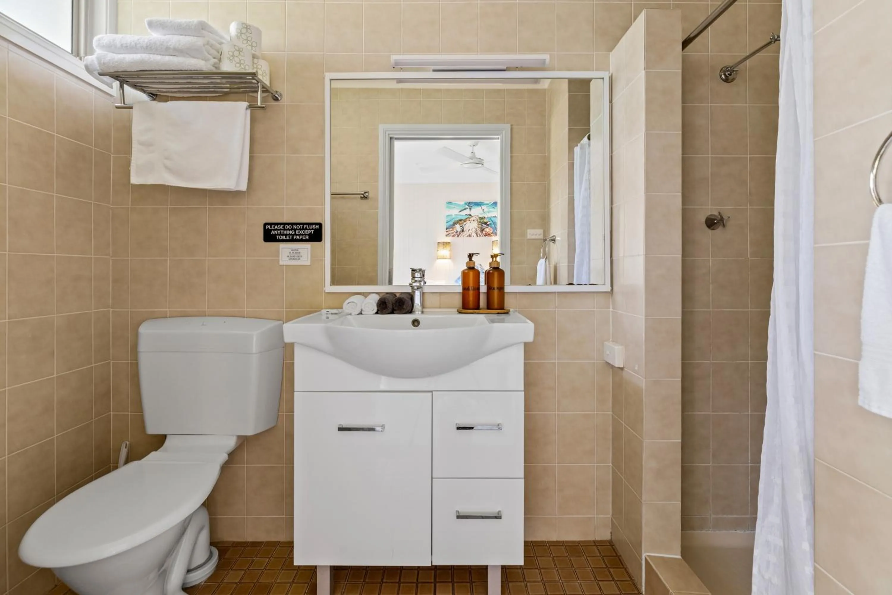 Shower in Lorhiti Apartments