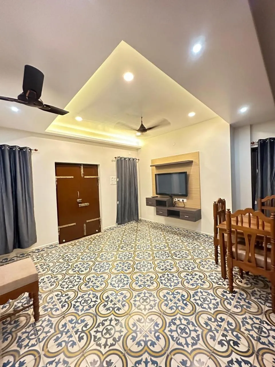 Communal lounge/ TV room in Serene Villa