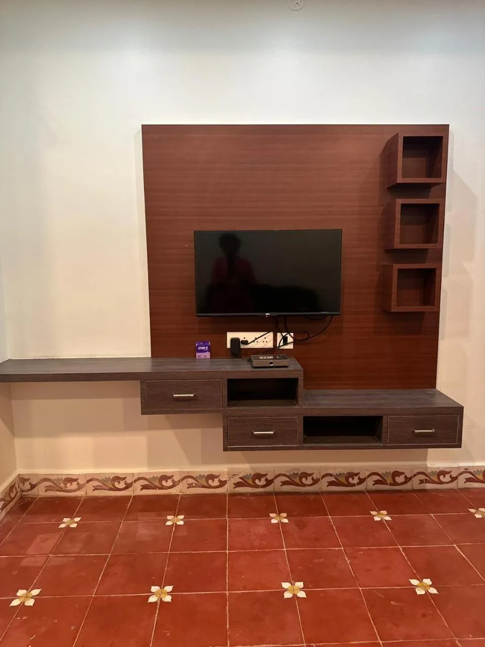 Communal lounge/ TV room in Serene Villa