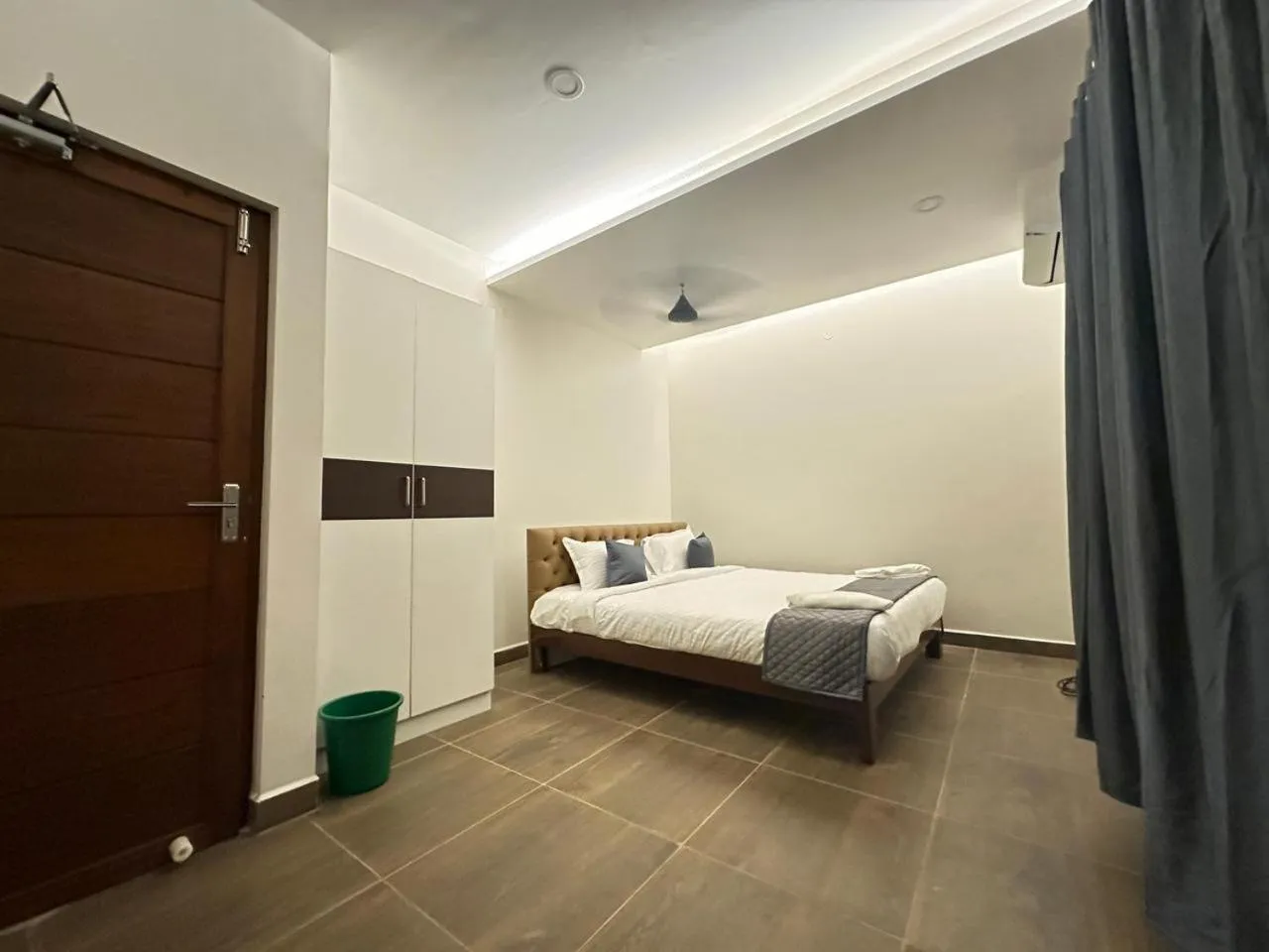 Photo of the whole room in Serene Villa