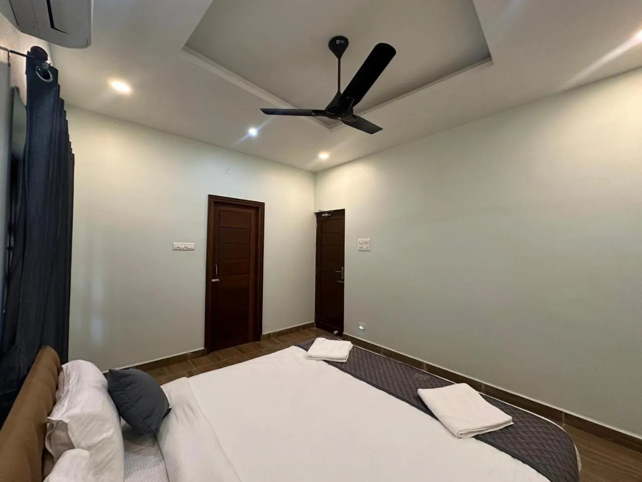 Photo of the whole room in Serene Villa