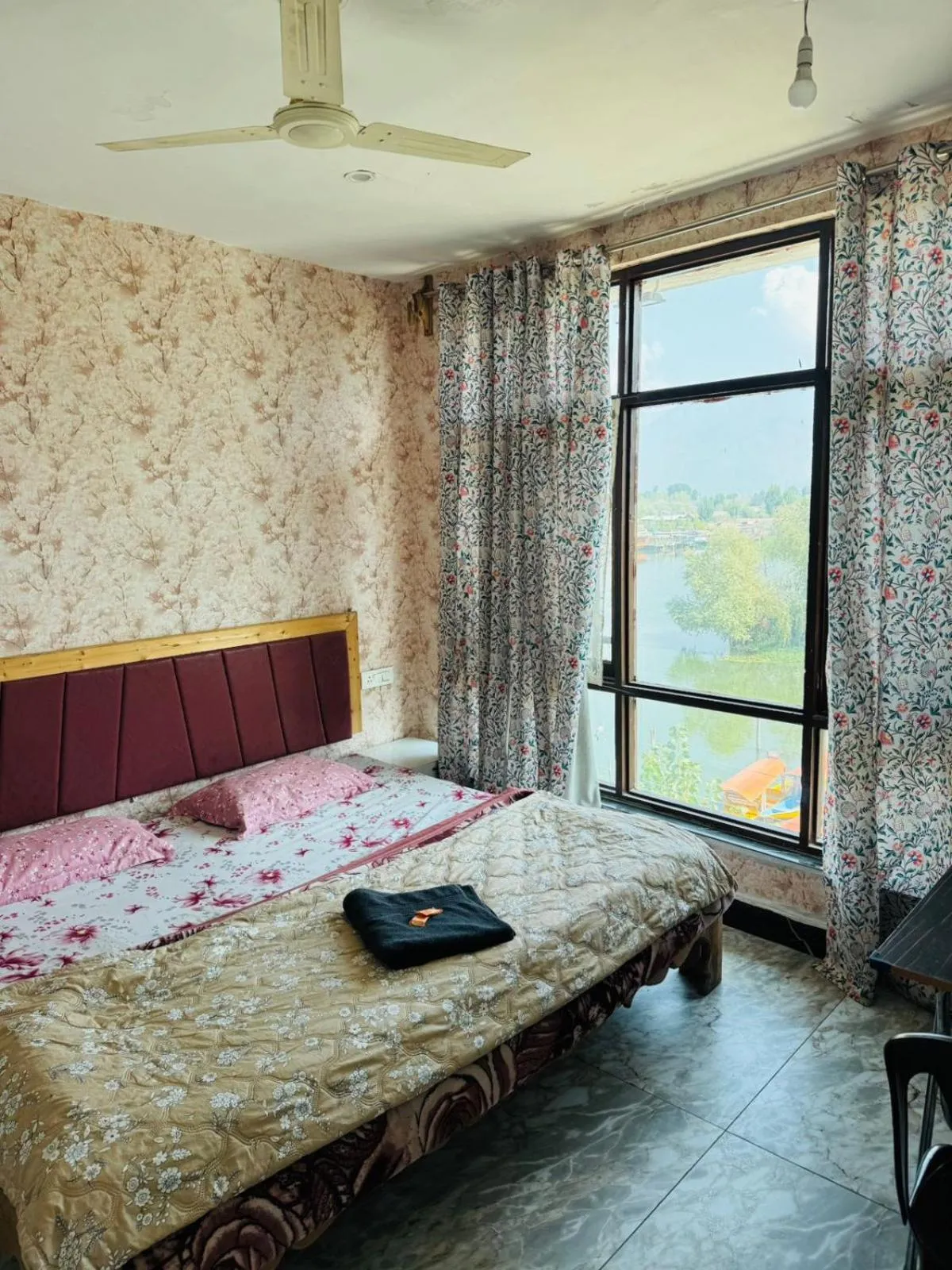 Natural landscape, Bed in Lakes and peaks