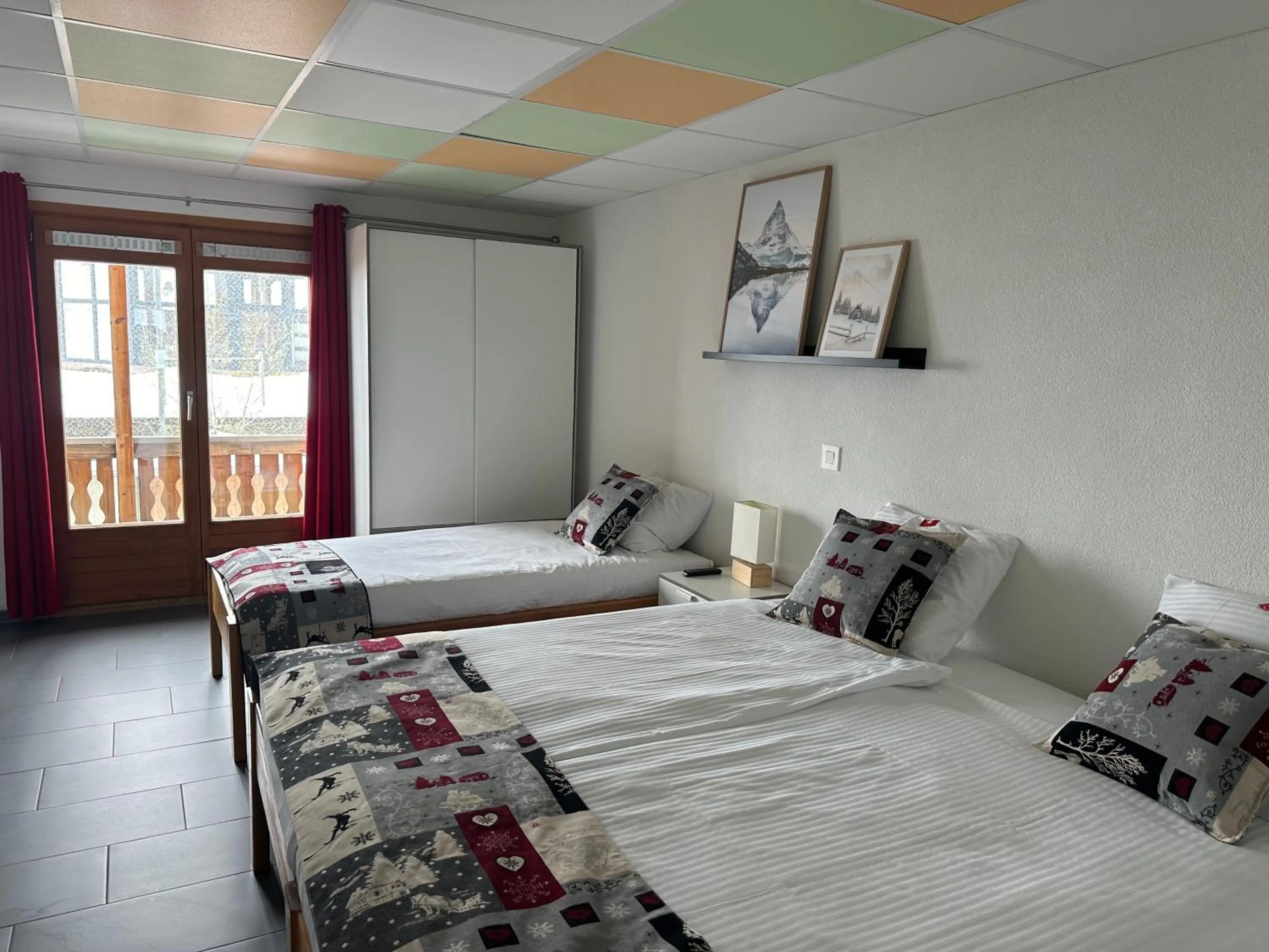 Photo of the whole room, Bed in Chalet Montriond - Bike & Ski