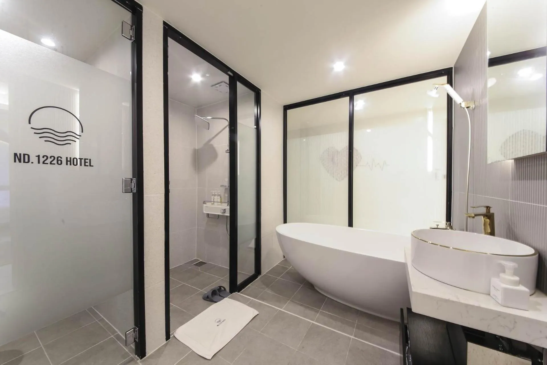 Shower in ND 1226 Hotel