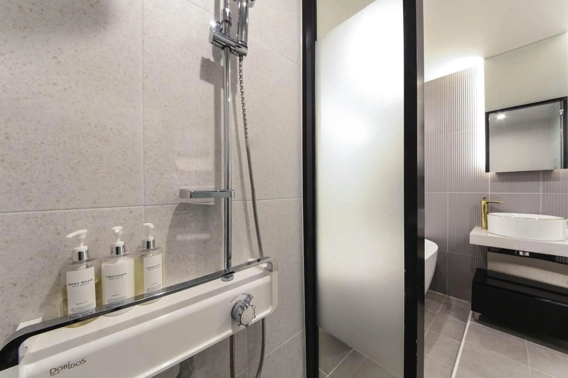 Shower in ND 1226 Hotel