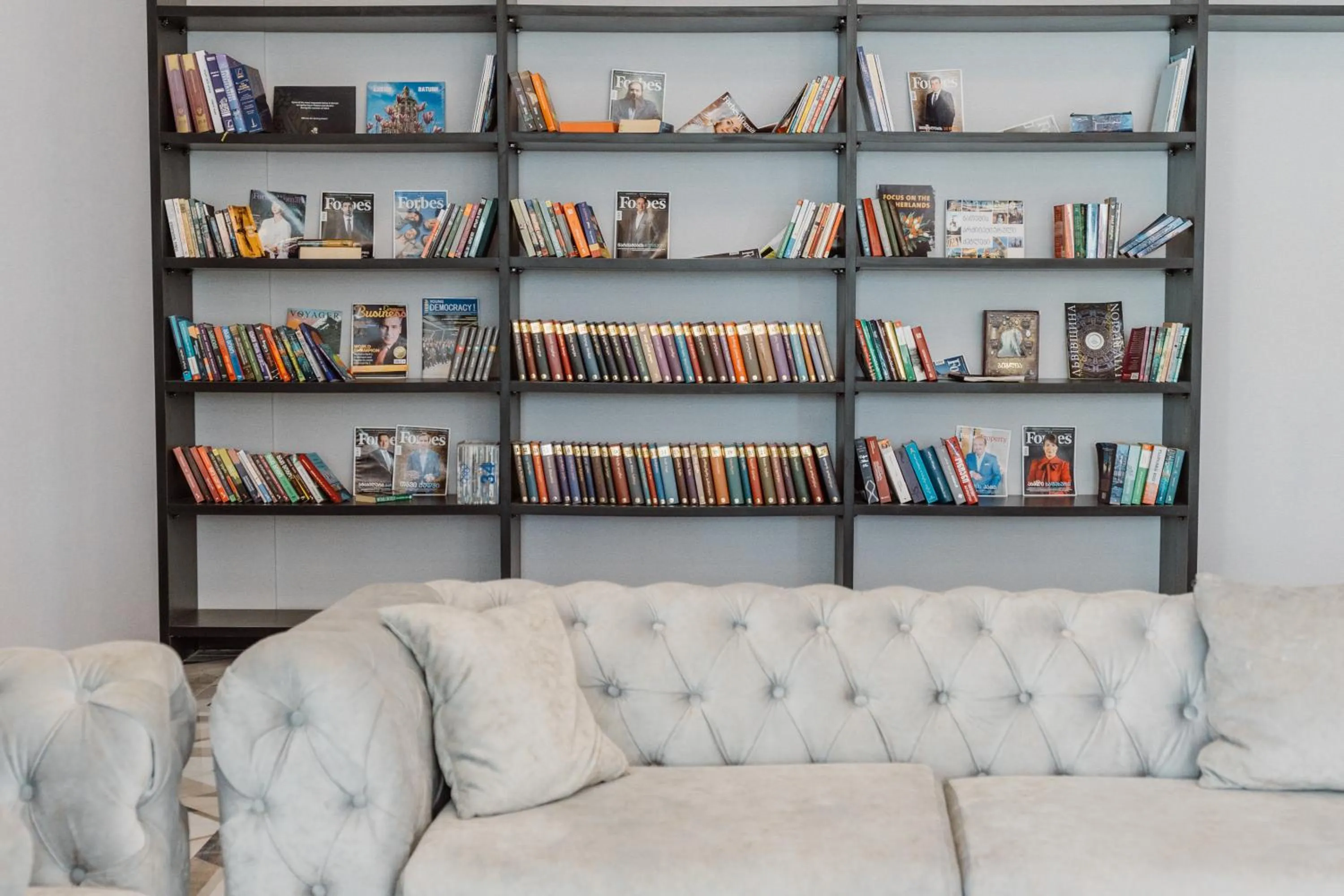 Library in Hotel Navi