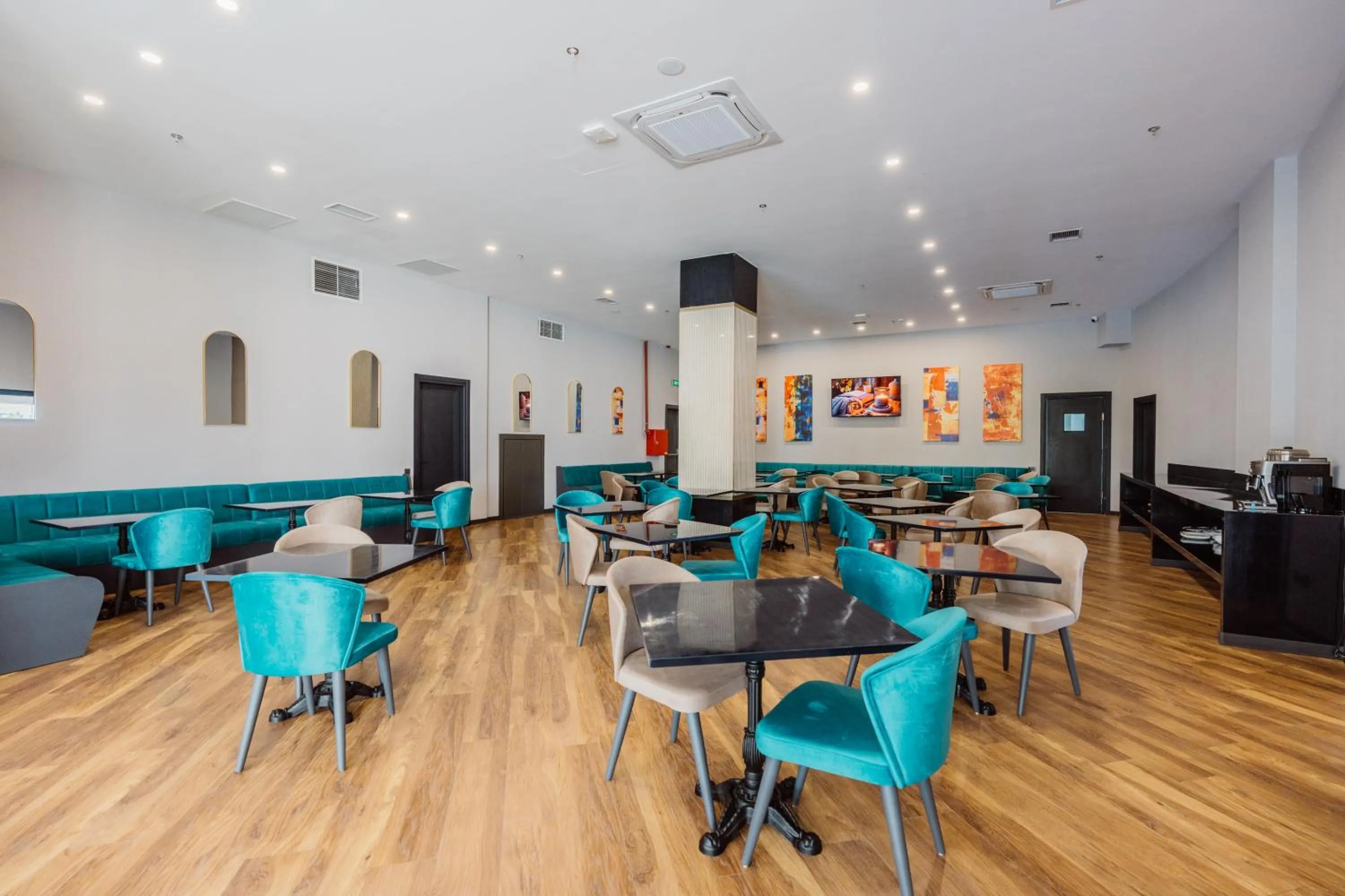 Restaurant/places to eat in Hotel Navi