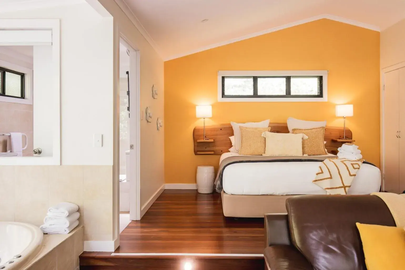 King Suite with Spa Bath - single occupancy in Kondalilla Eco Resort King Suite with Spa Bath - single occupancy in Kondalilla Eco Resort