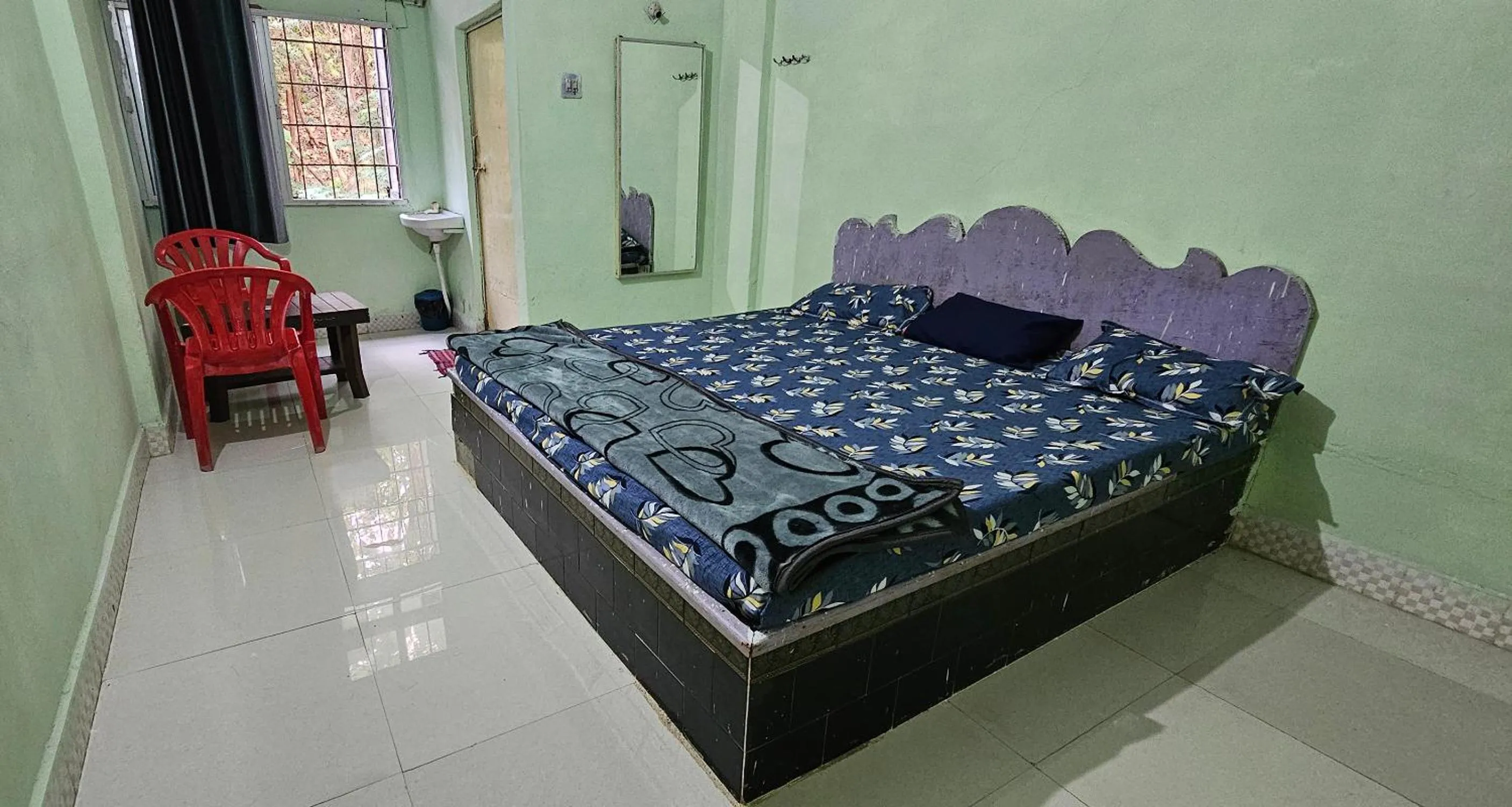 Bed in Hotel HillView, Junagadh