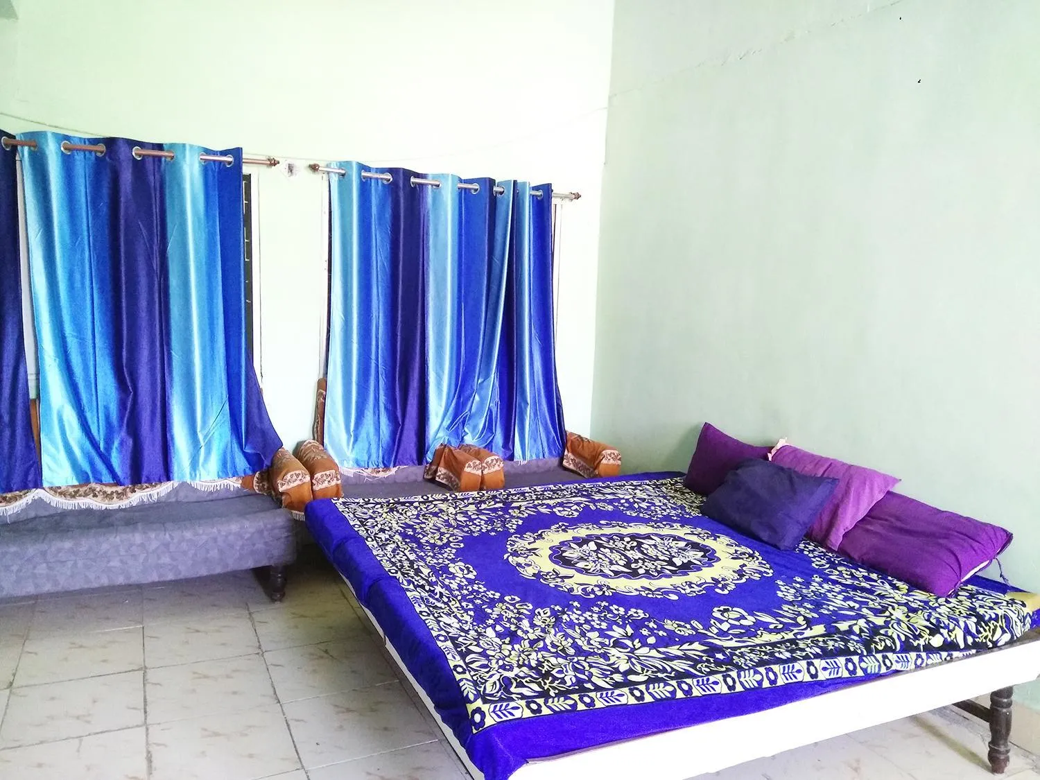 Photo of the whole room, Bed in Hotel HillView, Junagadh