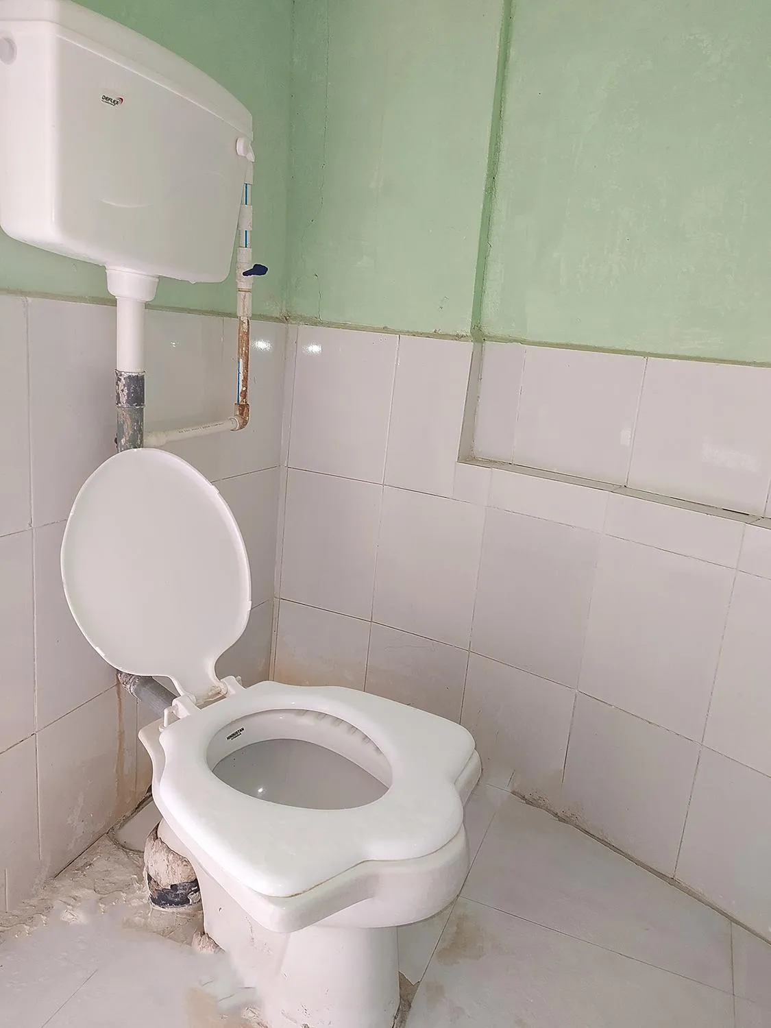 Toilet in Hotel HillView, Junagadh