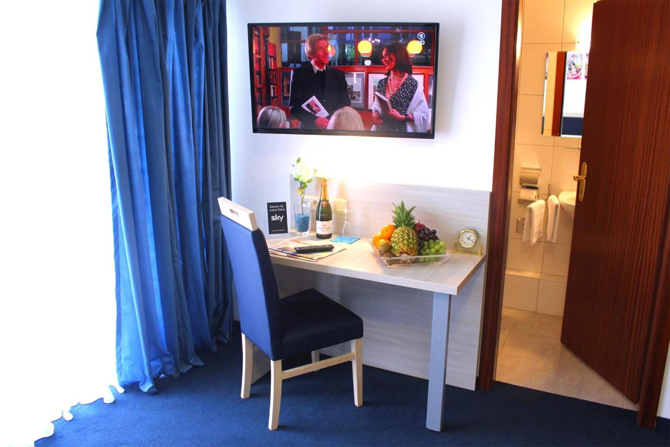 TV and multimedia in Hotel Altenwerder Hof