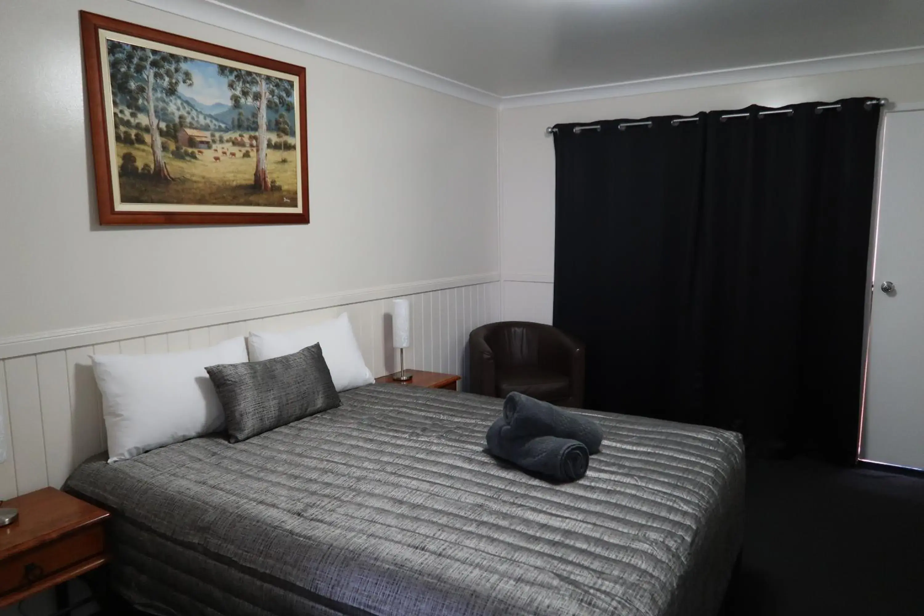 Queen Room in Charleville Waltzing Matilda Motor Inn Queen Room in Charleville Waltzing Matilda Motor Inn