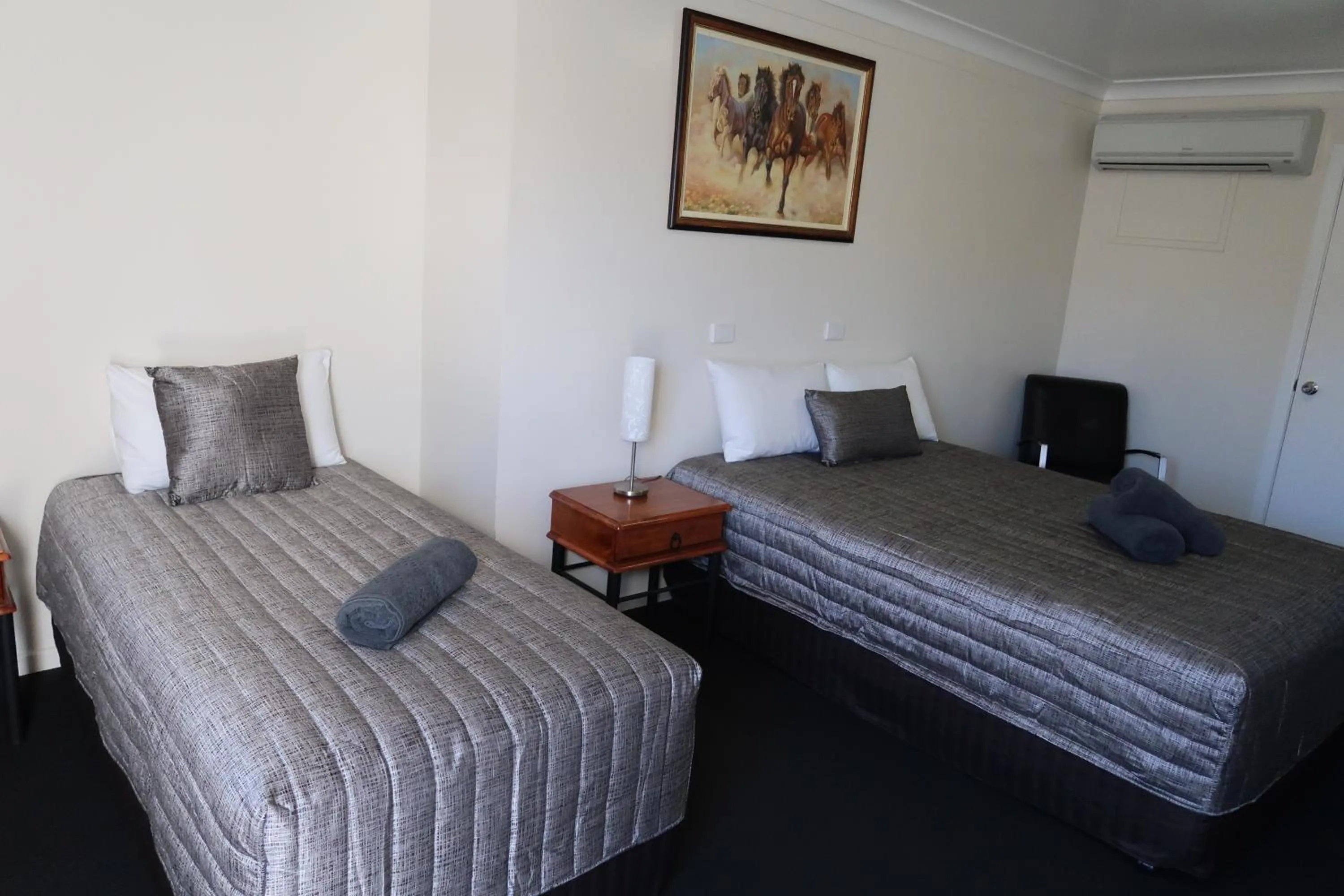 Photo of the whole room, Bed in Charleville Waltzing Matilda Motor Inn