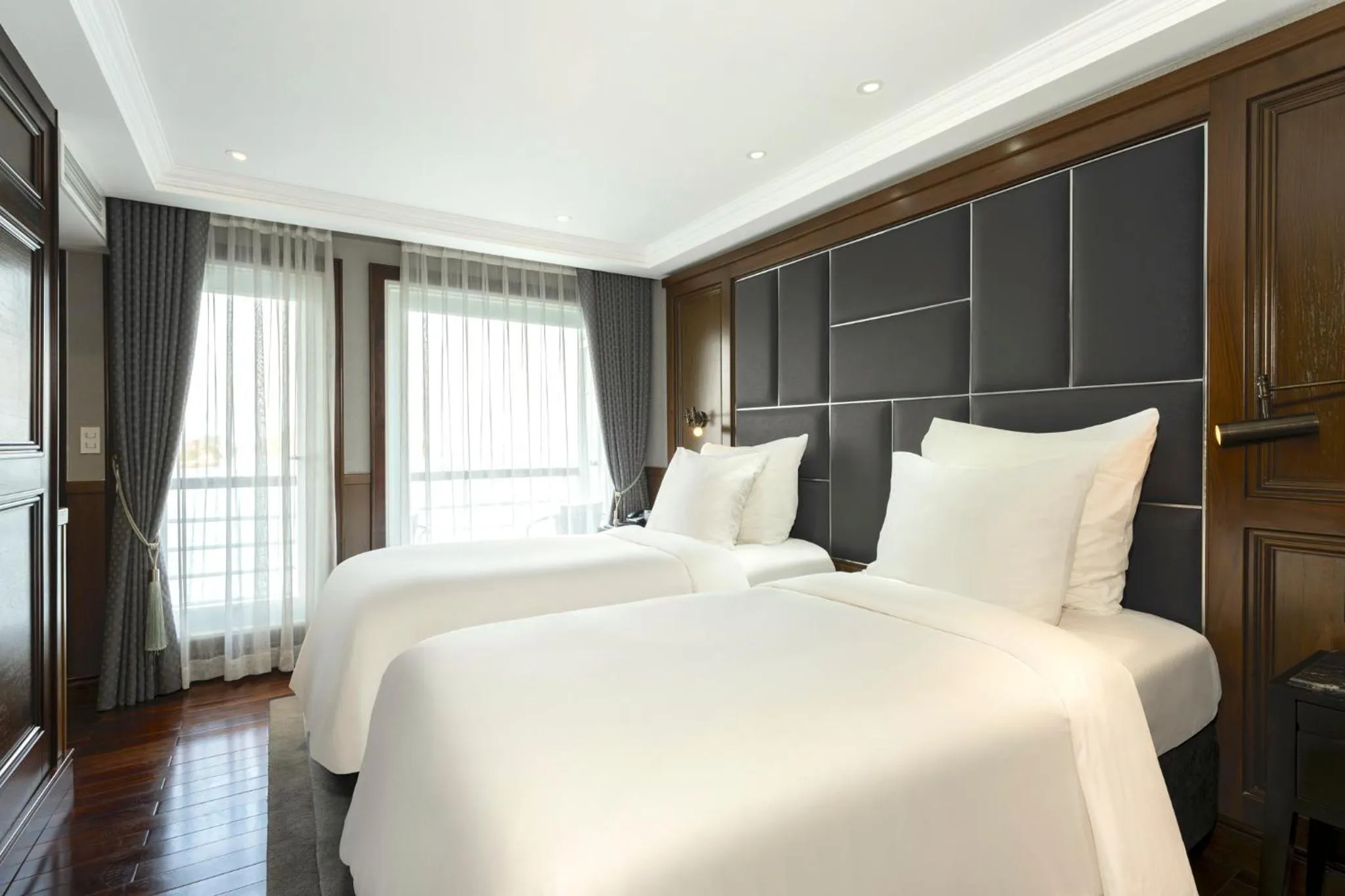 Balcony/Terrace, Bed in Ambassador Signature Cruise - Lan Ha Bay