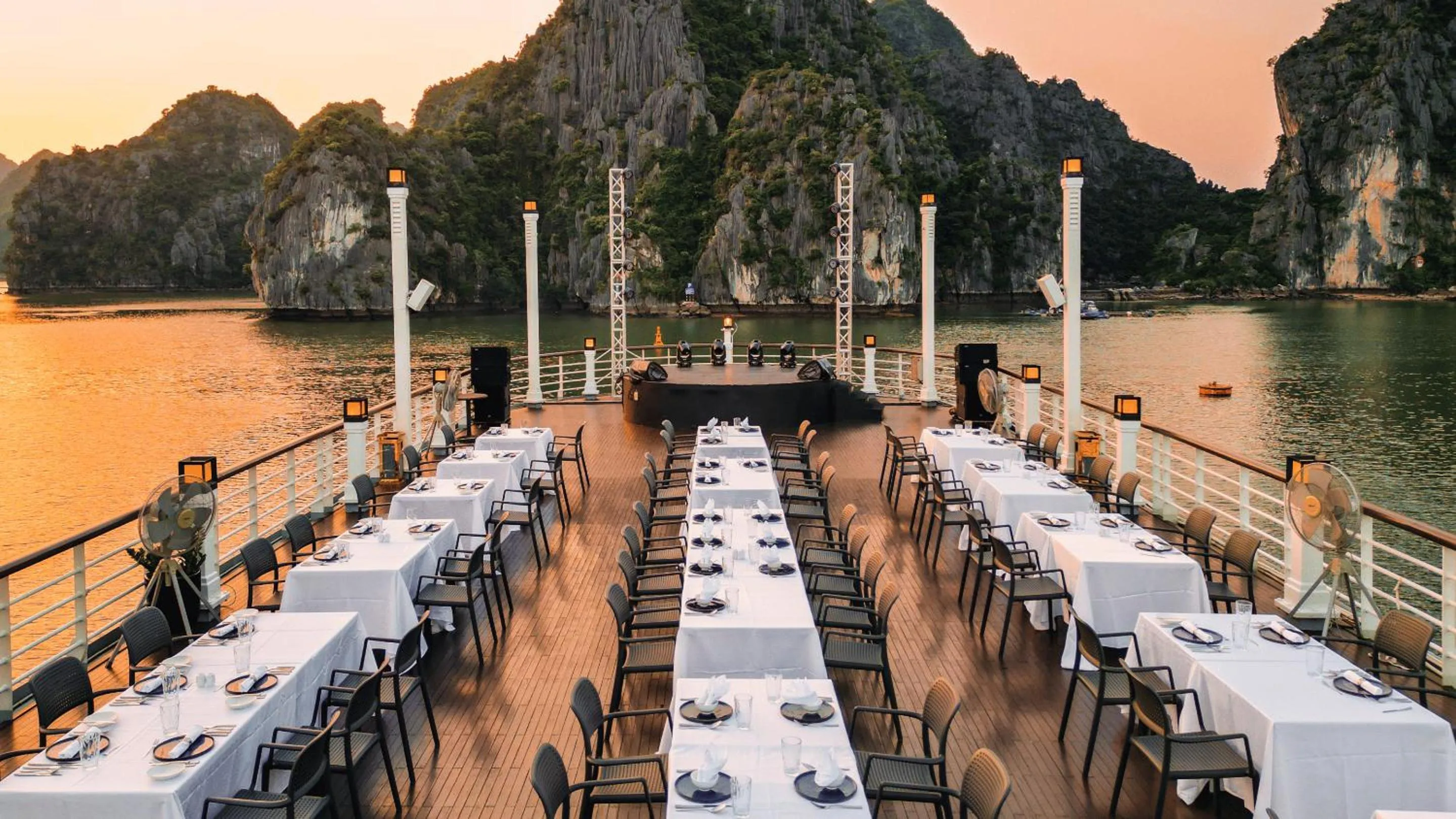 Balcony/Terrace in Ambassador Signature Cruise - Lan Ha Bay
