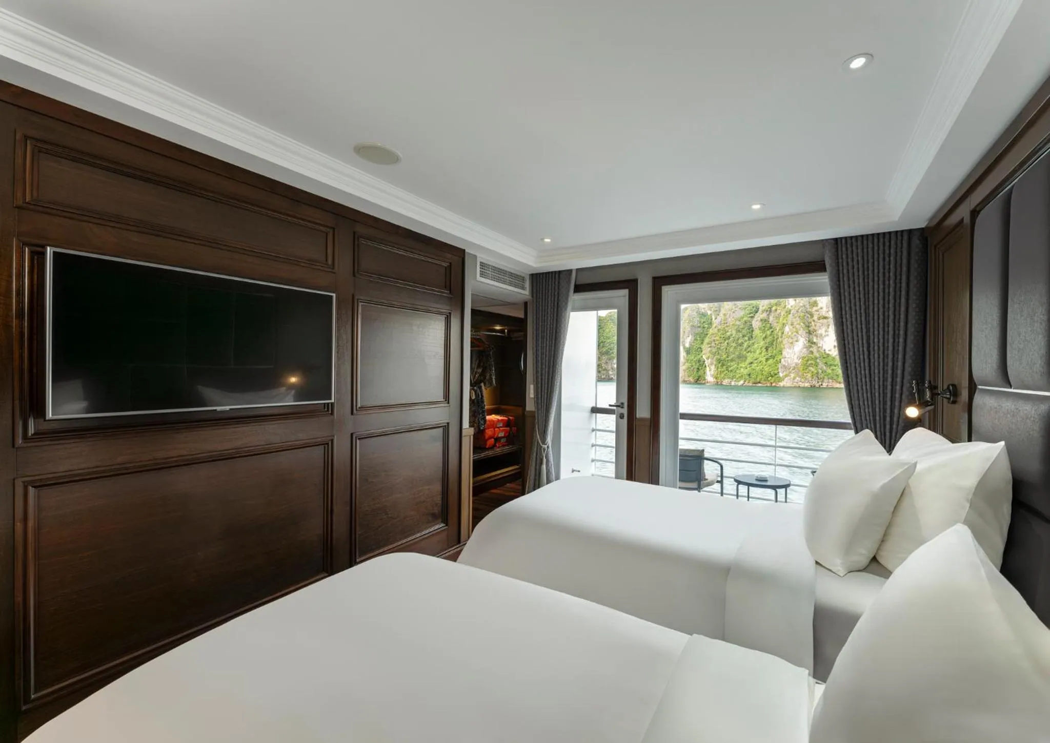 Bed in Ambassador Signature Cruise - Lan Ha Bay