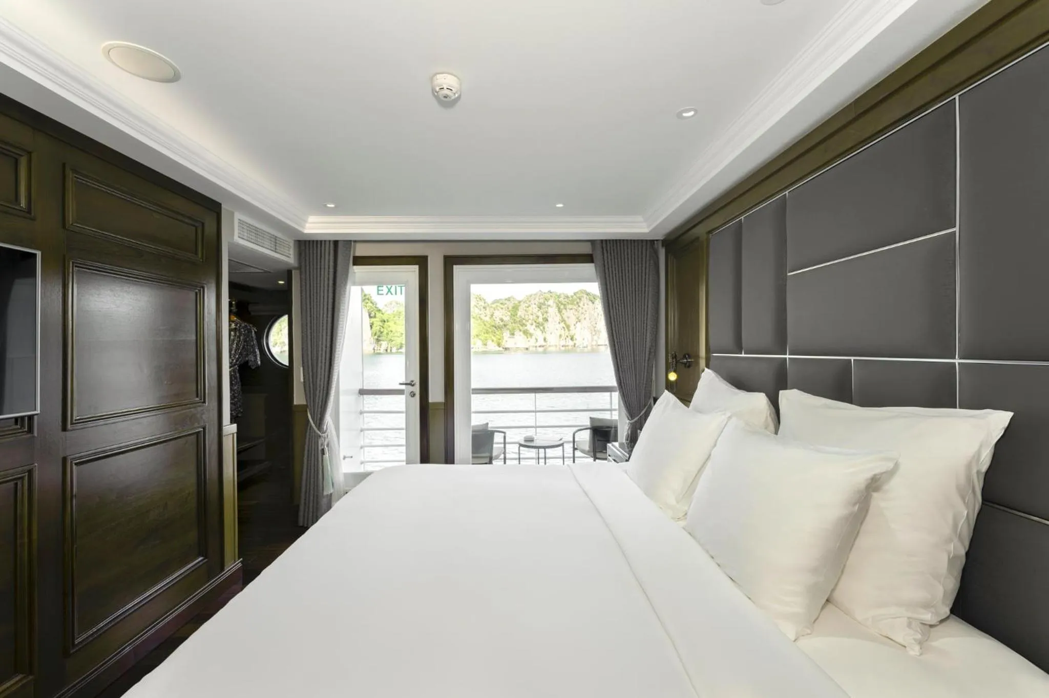 View (from property/room), Bed in Ambassador Signature Cruise - Lan Ha Bay