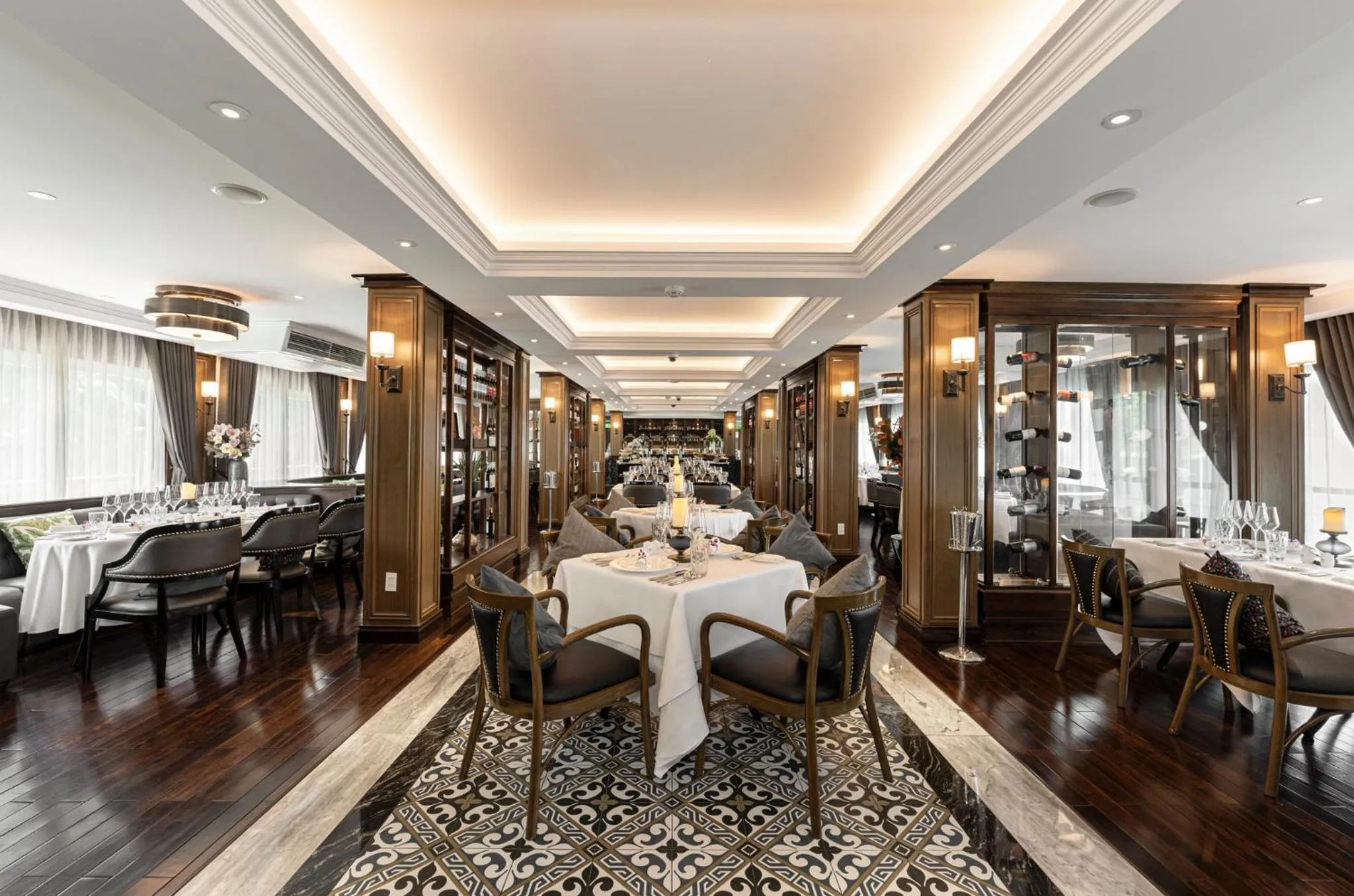 Restaurant/places to eat in Ambassador Signature Cruise - Lan Ha Bay