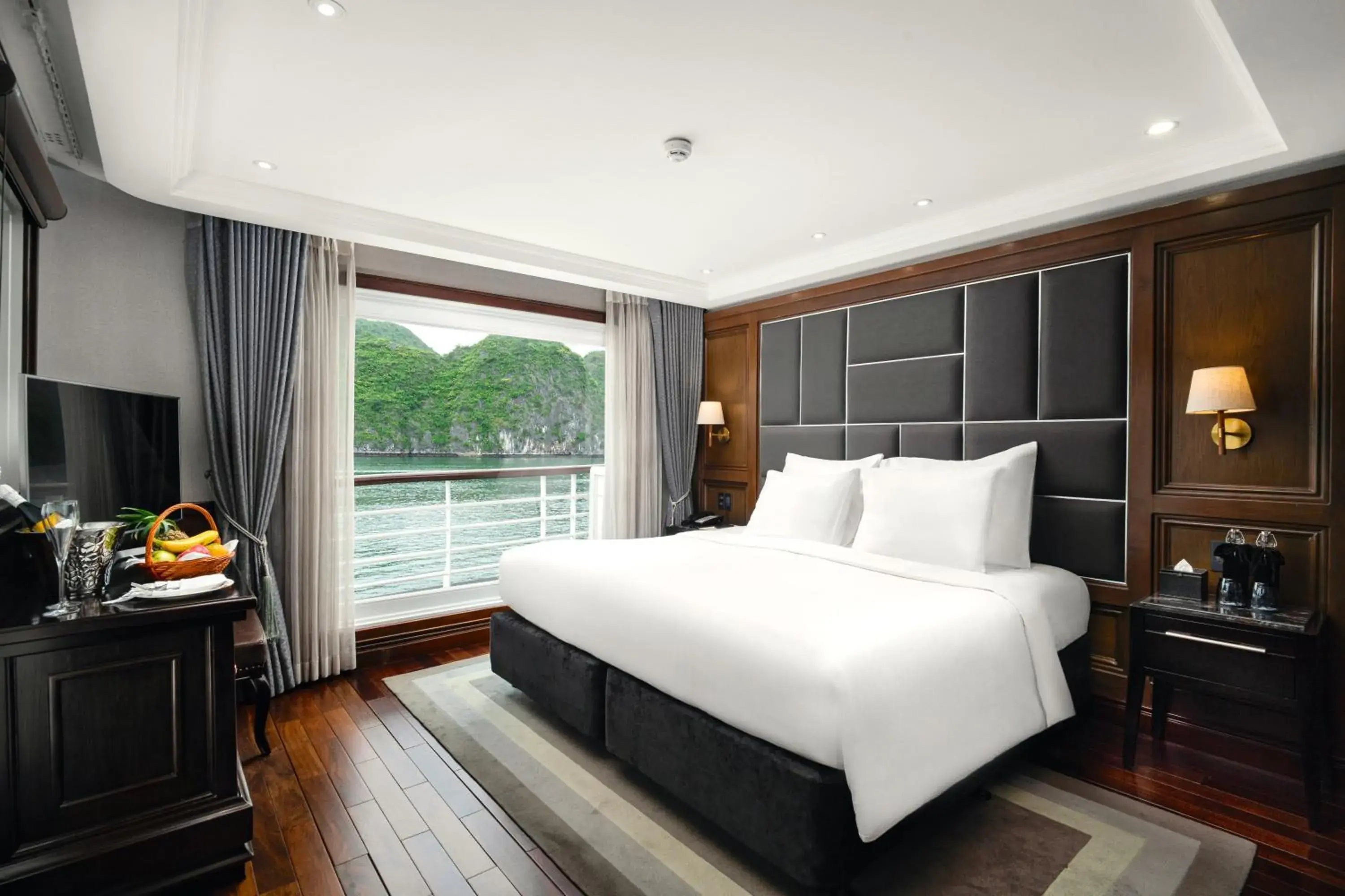 Executive Ambassador Balcony - single occupancy in Ambassador Signature Cruise - Lan Ha Bay Executive Ambassador Balcony - single occupancy in Ambassador Signature Cruise - Lan Ha Bay