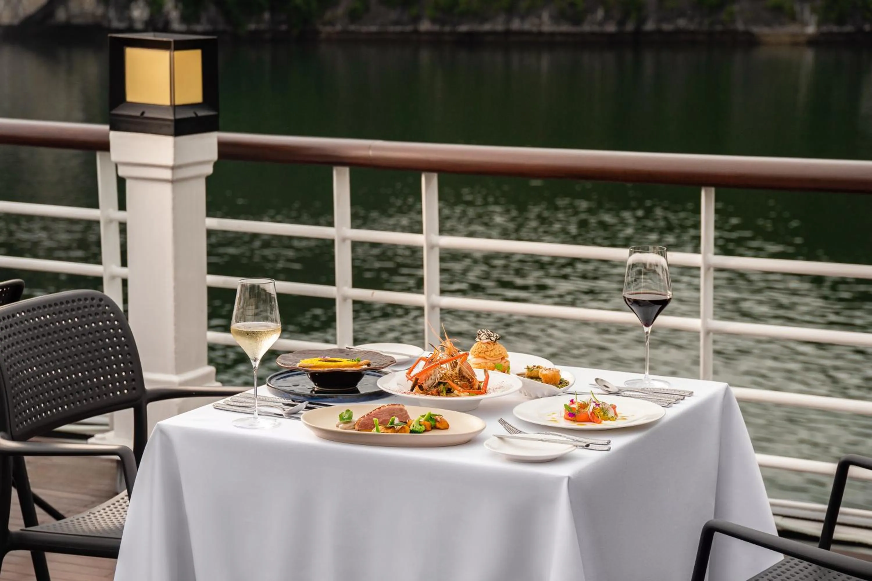 Restaurant/places to eat in Ambassador Signature Cruise - Lan Ha Bay