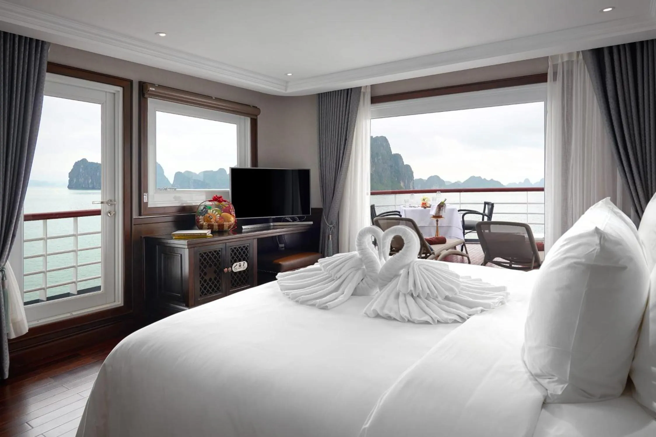 Bedroom, Bed in Ambassador Signature Cruise - Lan Ha Bay