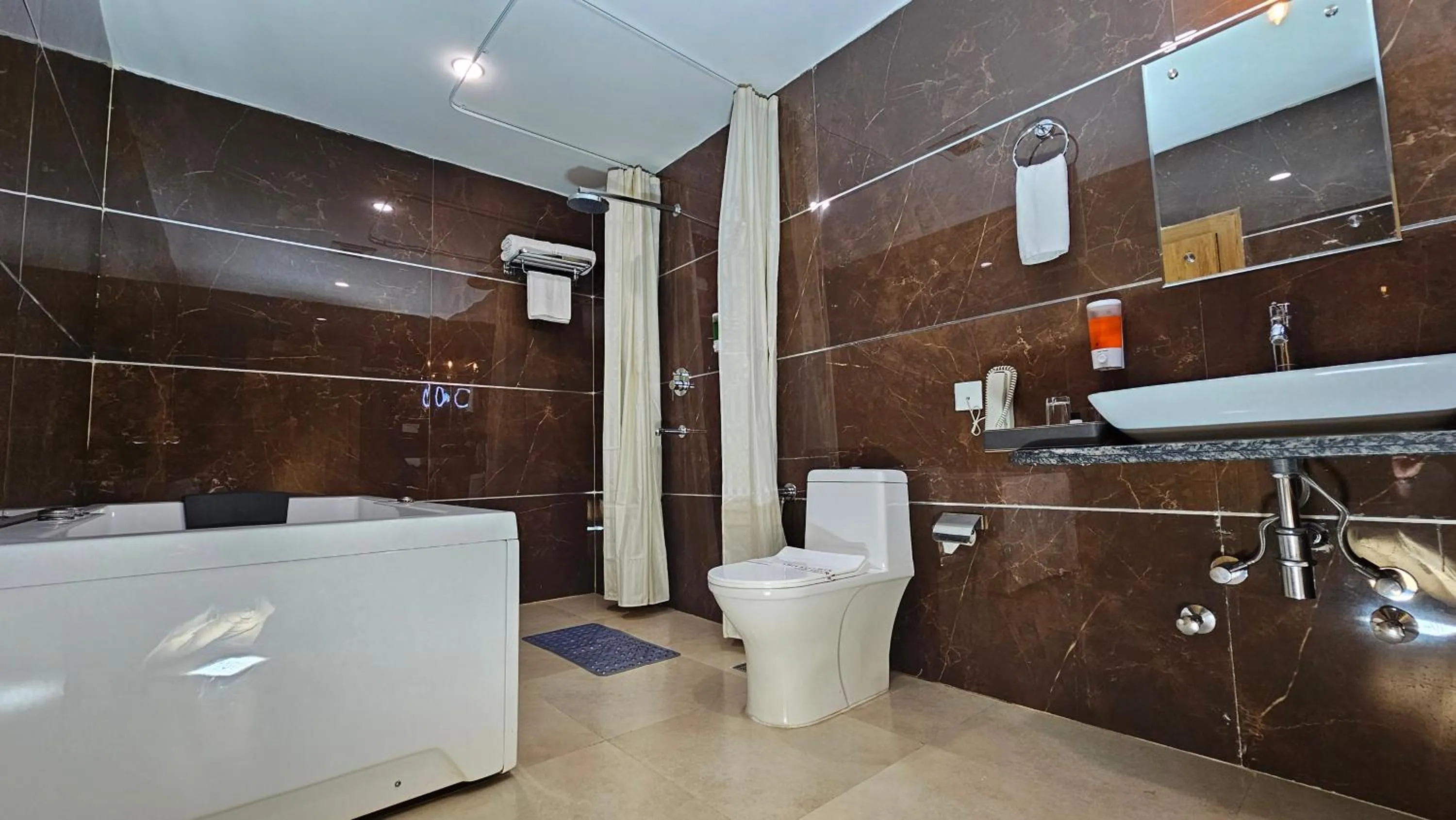 Bath in The Royal Bihar