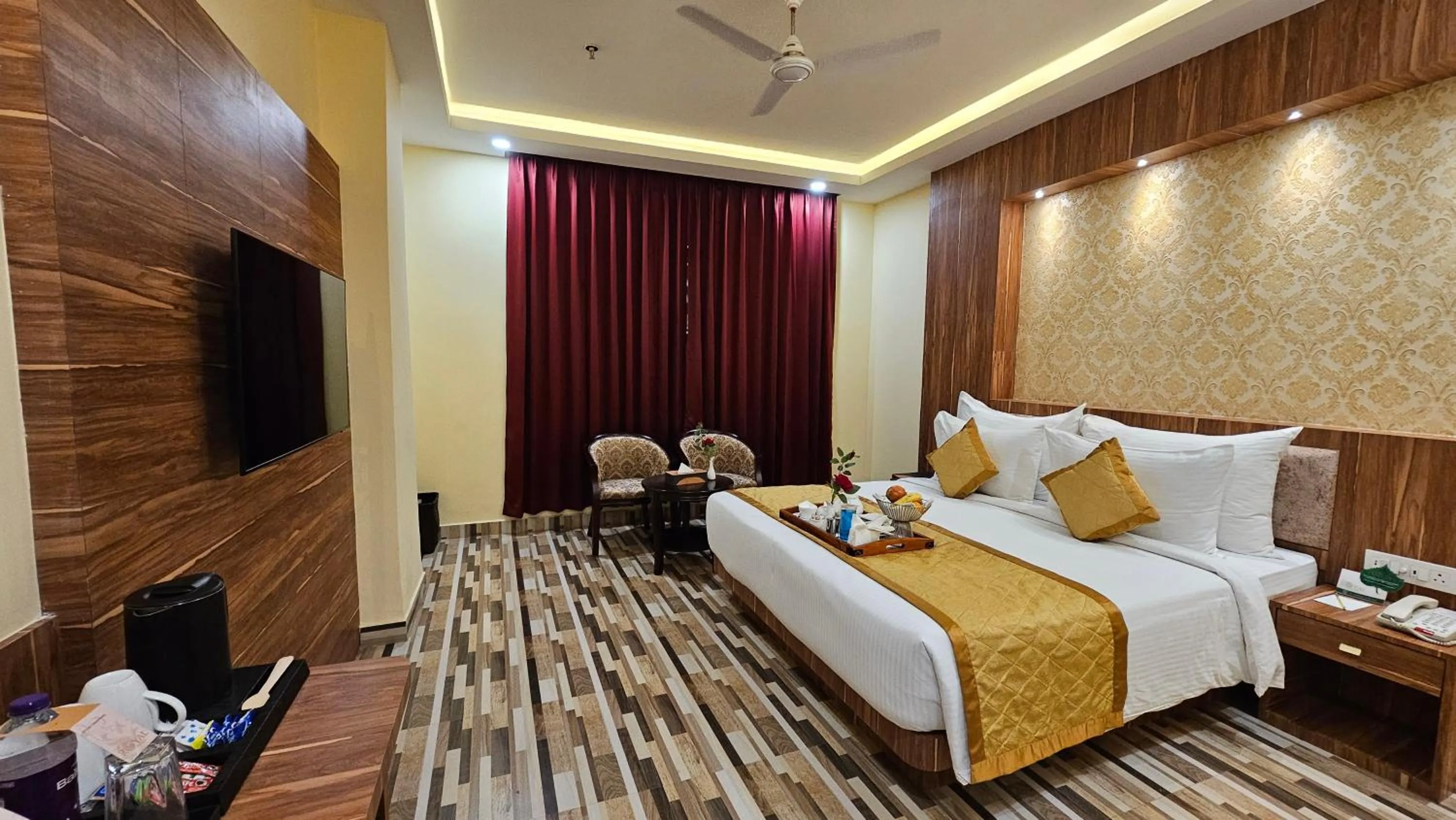 Living room, Bed in The Royal Bihar