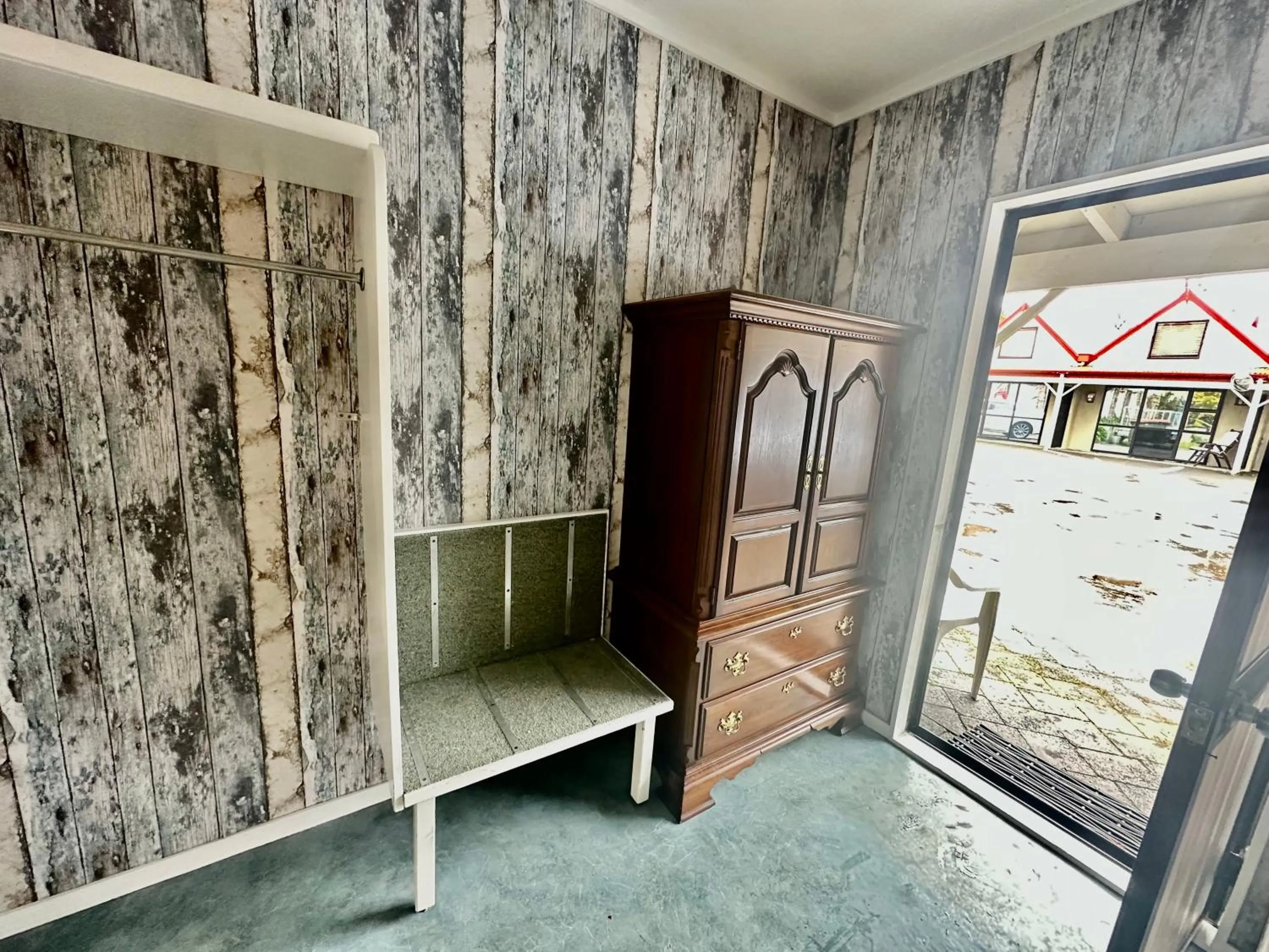 wardrobe in Apex on Fenton