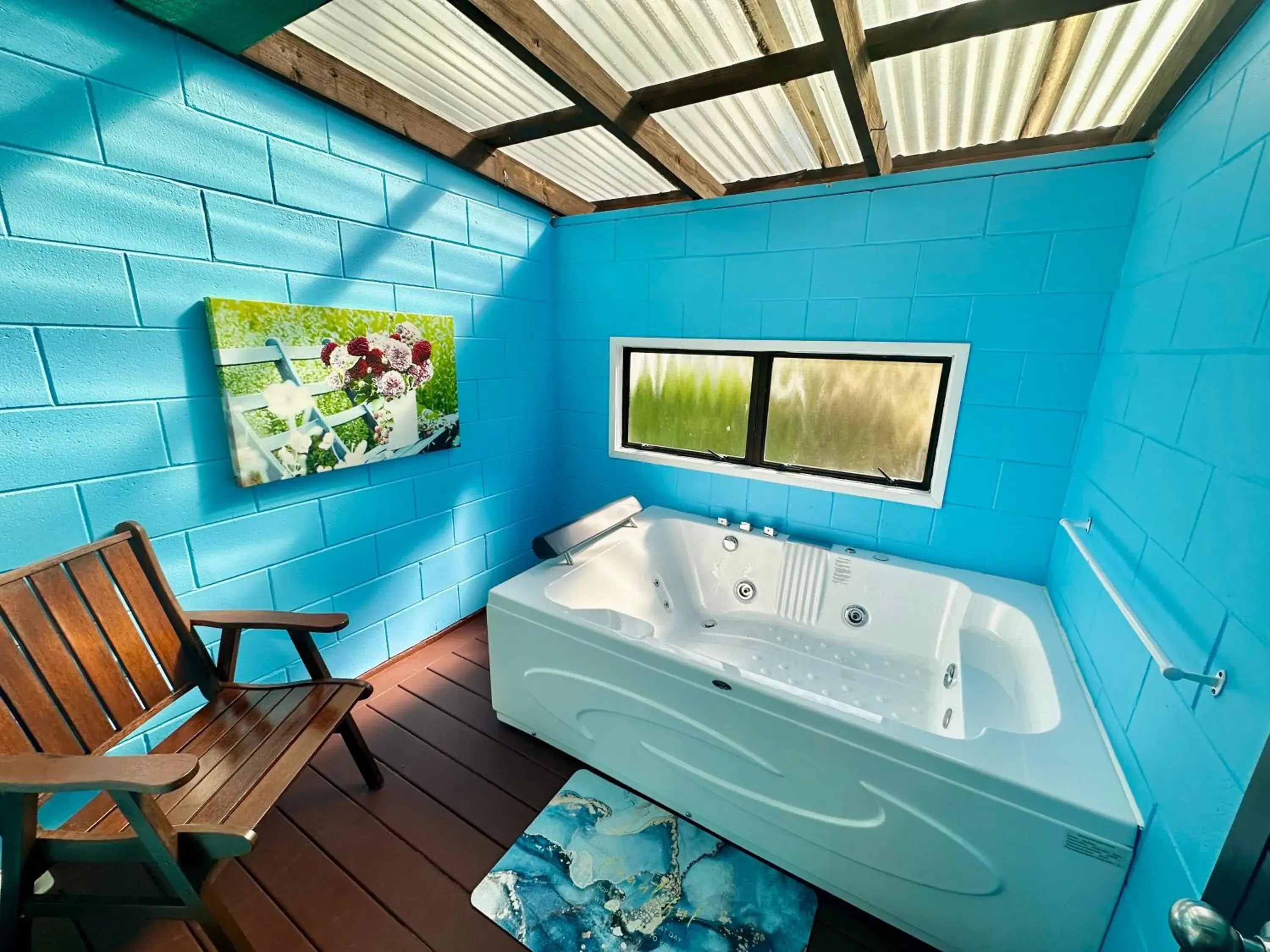 One-Bedroom Apartment with Spa Bath in Apex on Fenton One-Bedroom Apartment with Spa Bath in Apex on Fenton