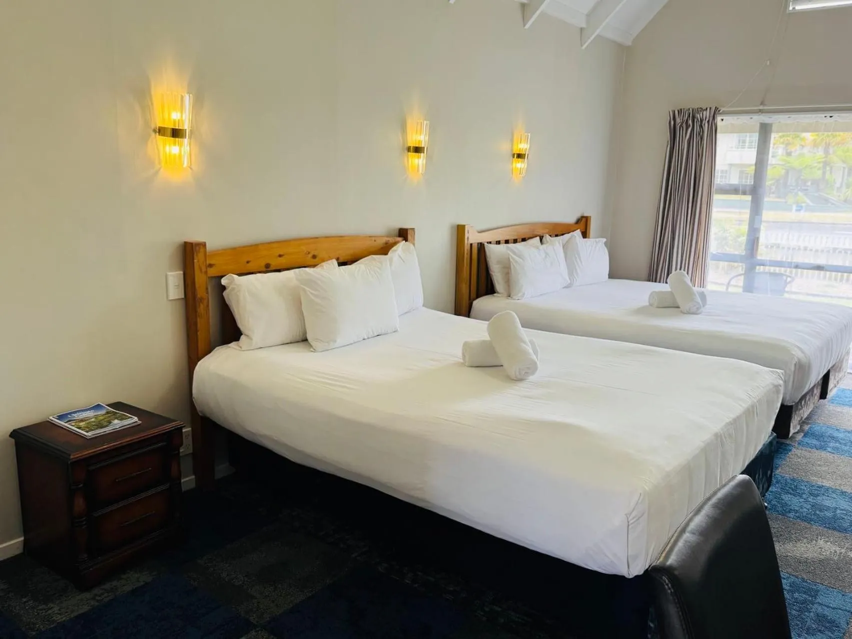 Photo of the whole room in Apex on Fenton