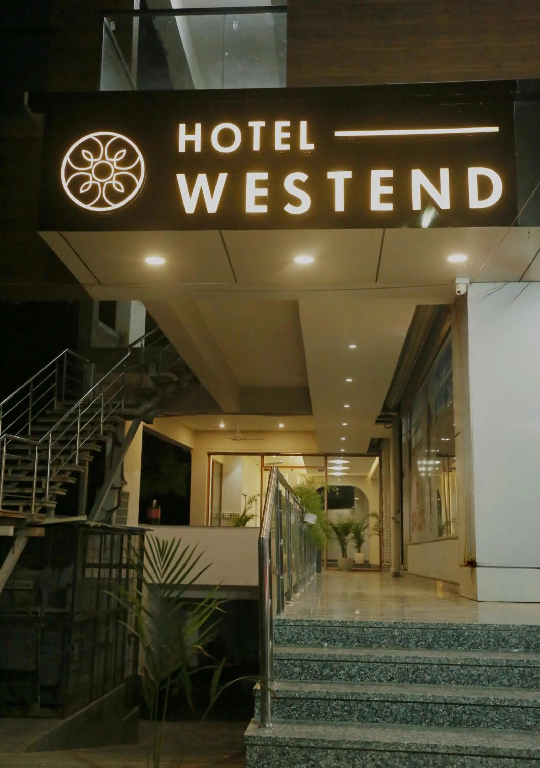 Facade/entrance in Cosmos Westend City Centre