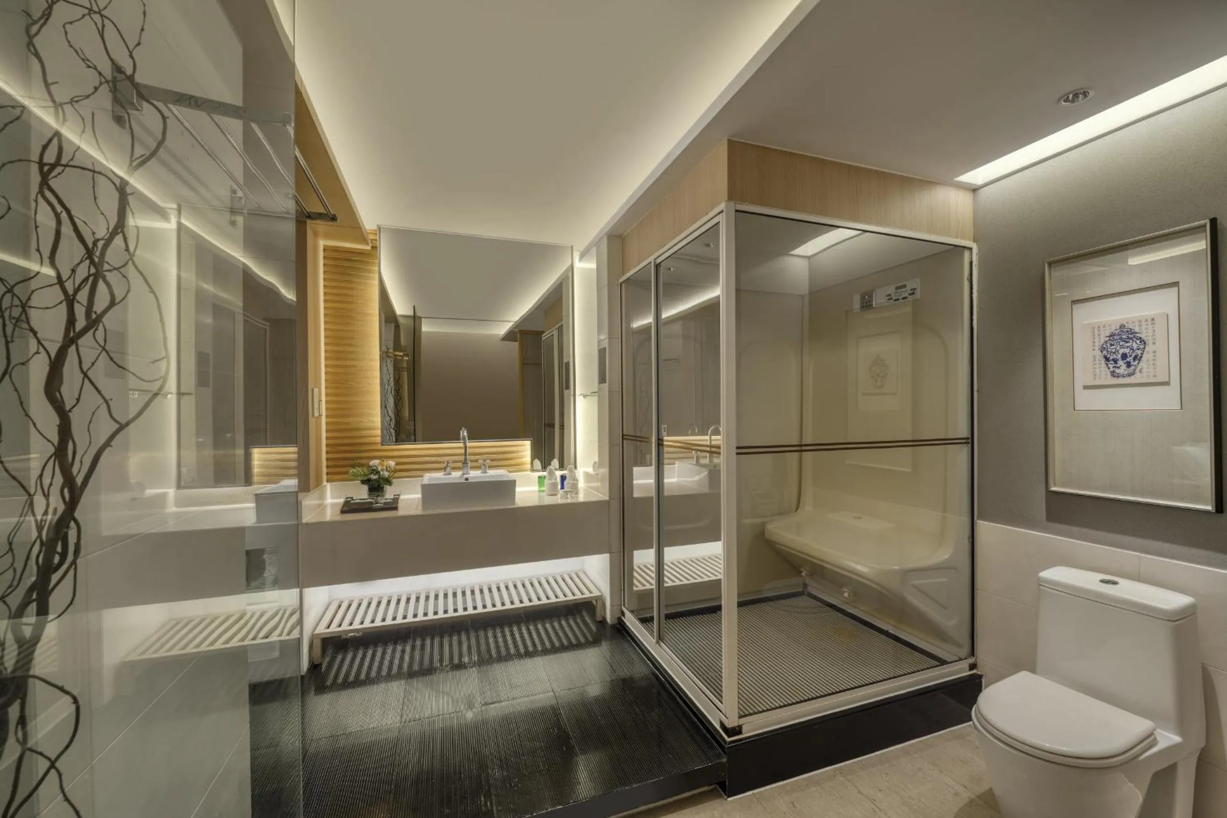 Toilet in Dongguan Royal Garden Hotel