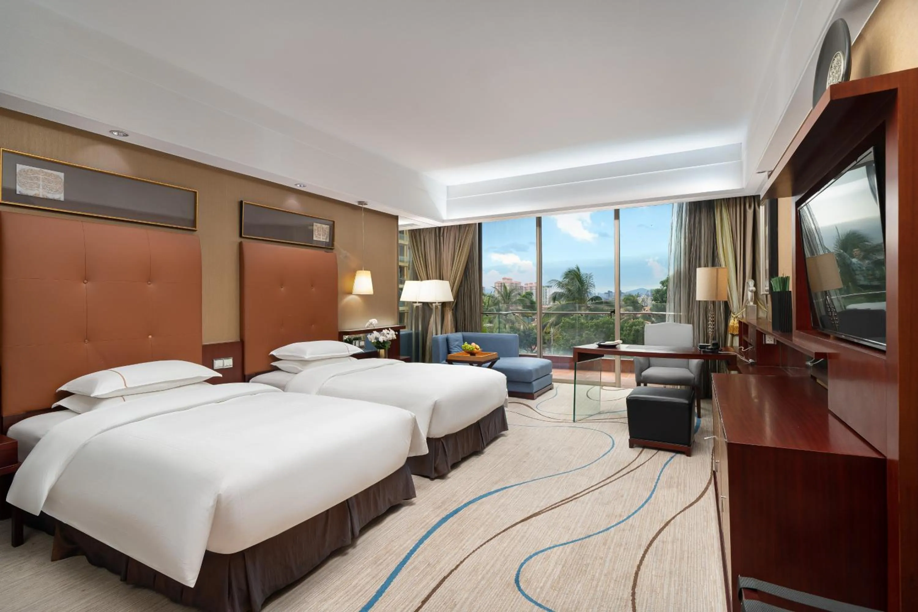 Deluxe Twin Room with Mountain View in Dongguan Royal Garden Hotel