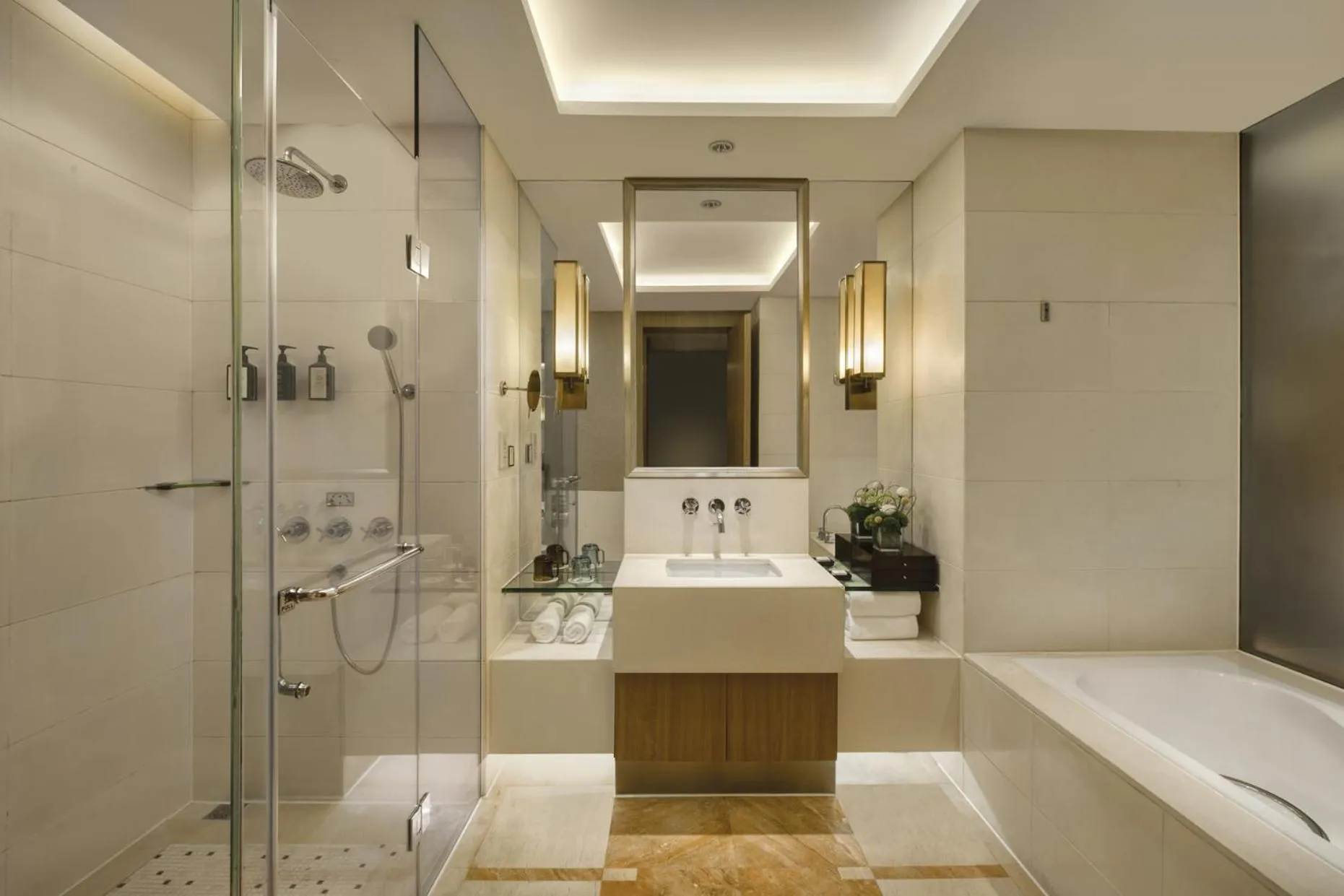 Toilet in Dongguan Royal Garden Hotel