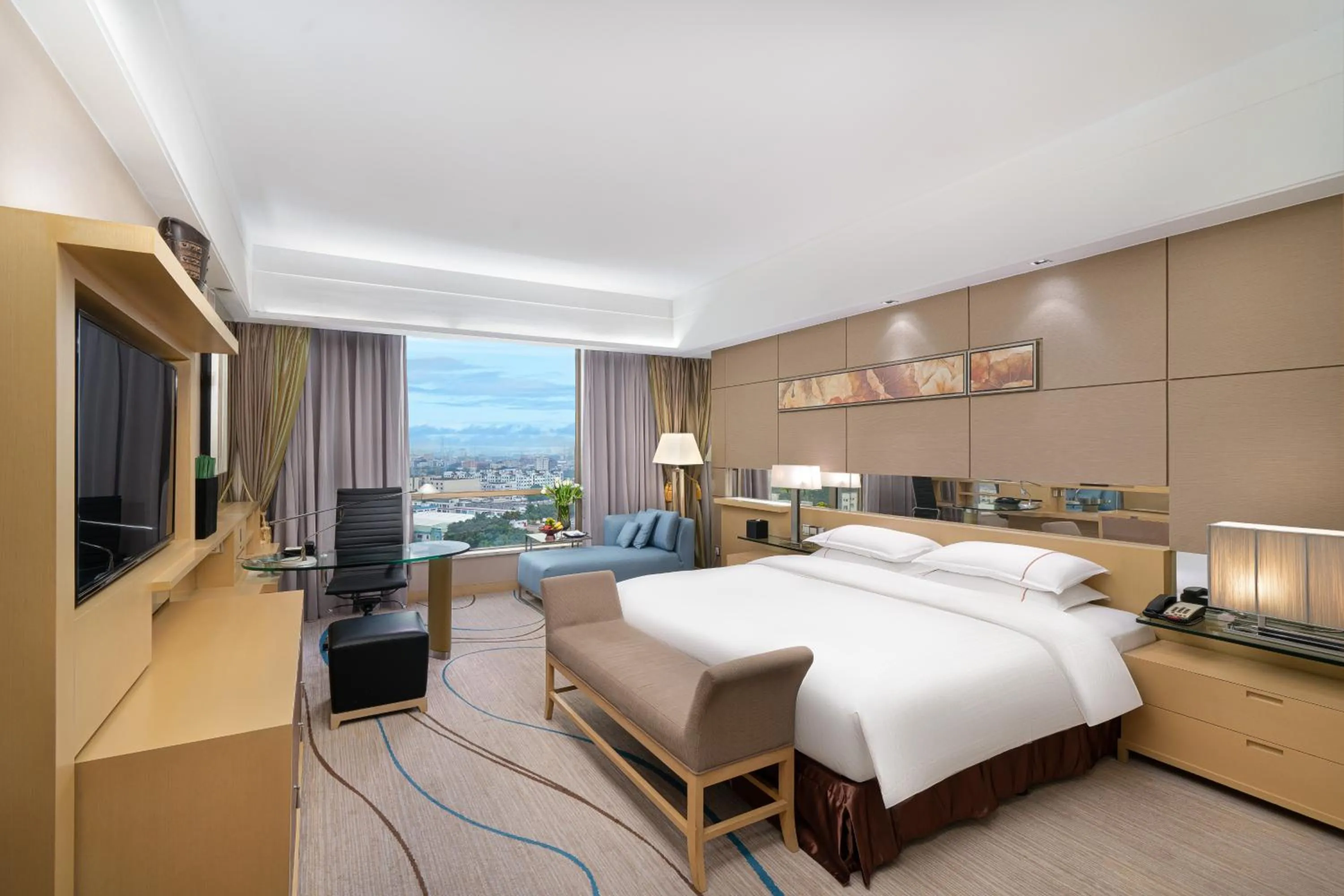 Executive King Room with Garden View in Dongguan Royal Garden Hotel