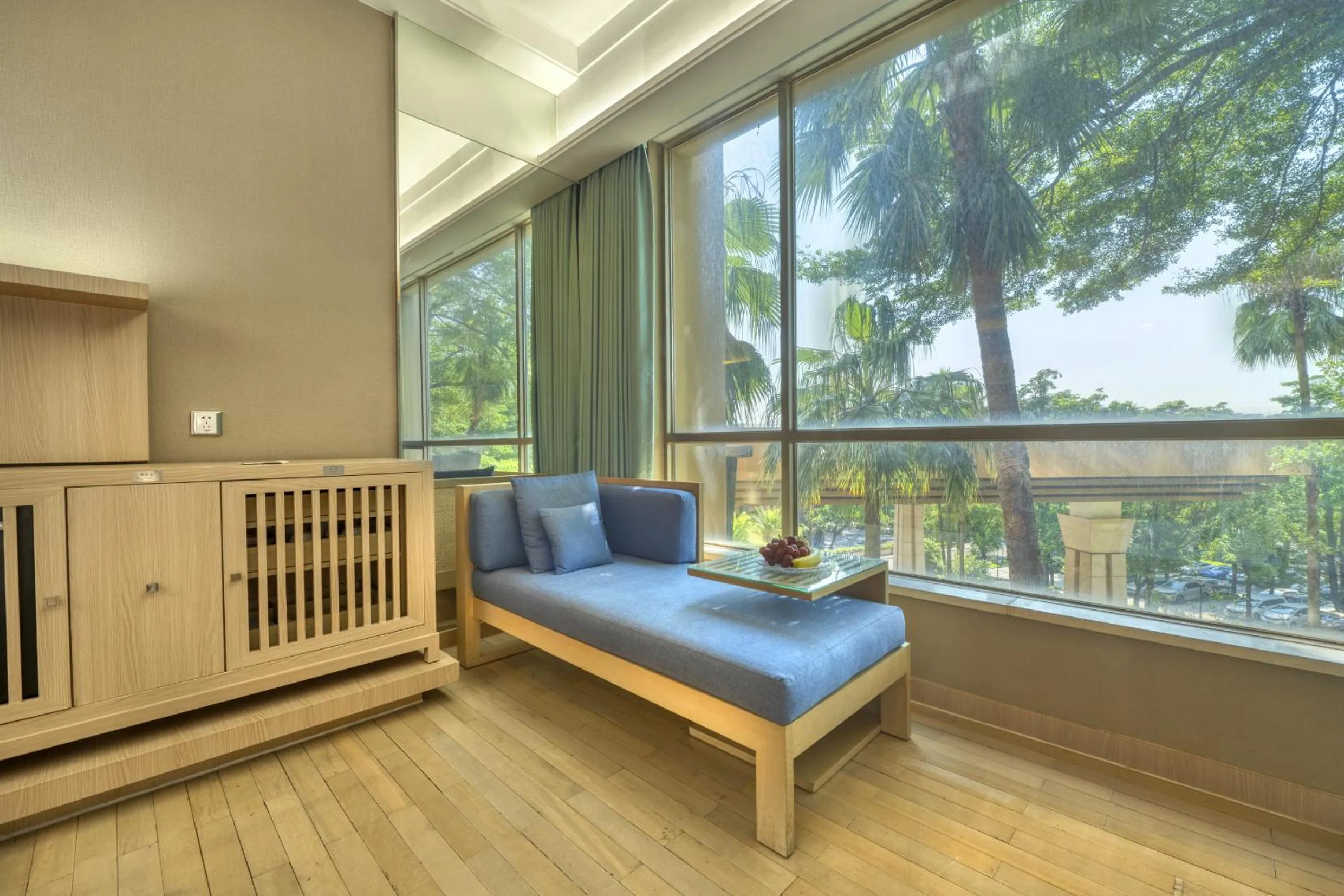 Property building in Dongguan Royal Garden Hotel