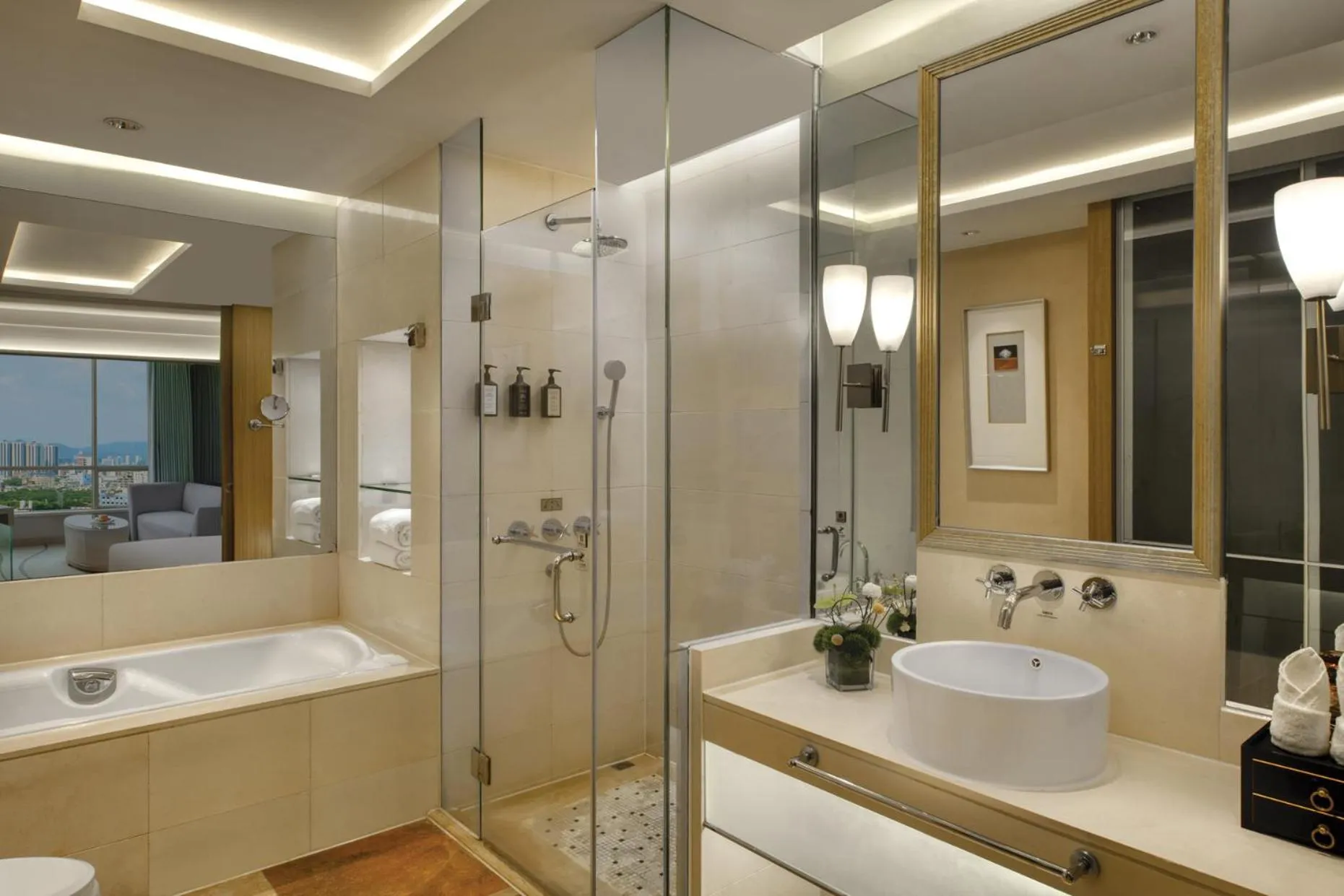 Toilet in Dongguan Royal Garden Hotel