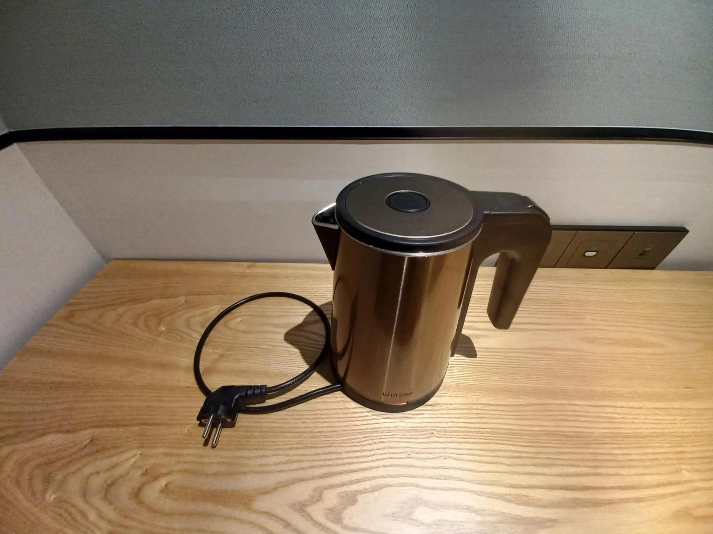 Coffee/tea facilities in Adena Hotel