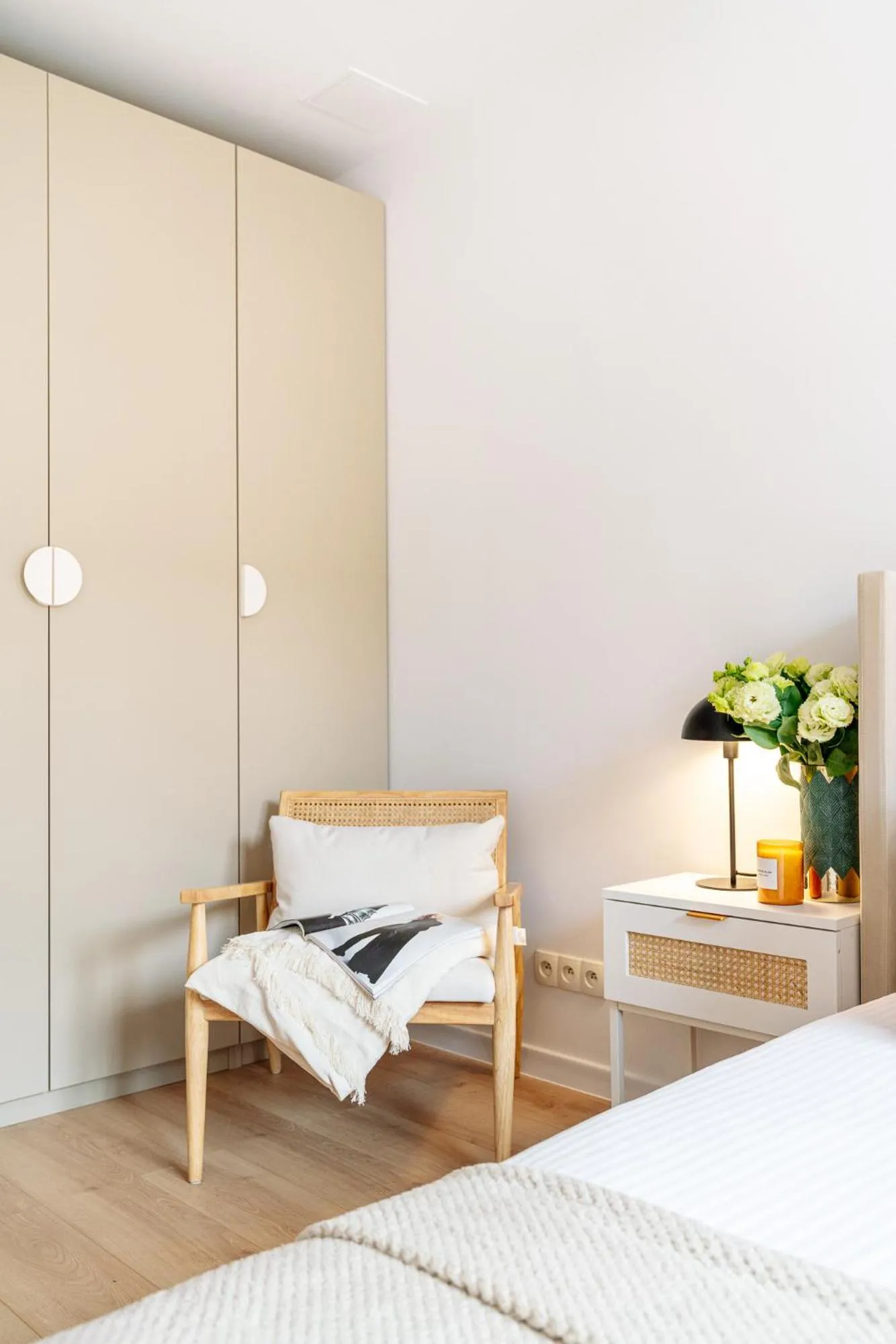 Bedroom, Bed in Piedmont Apartment II - LoftAffair