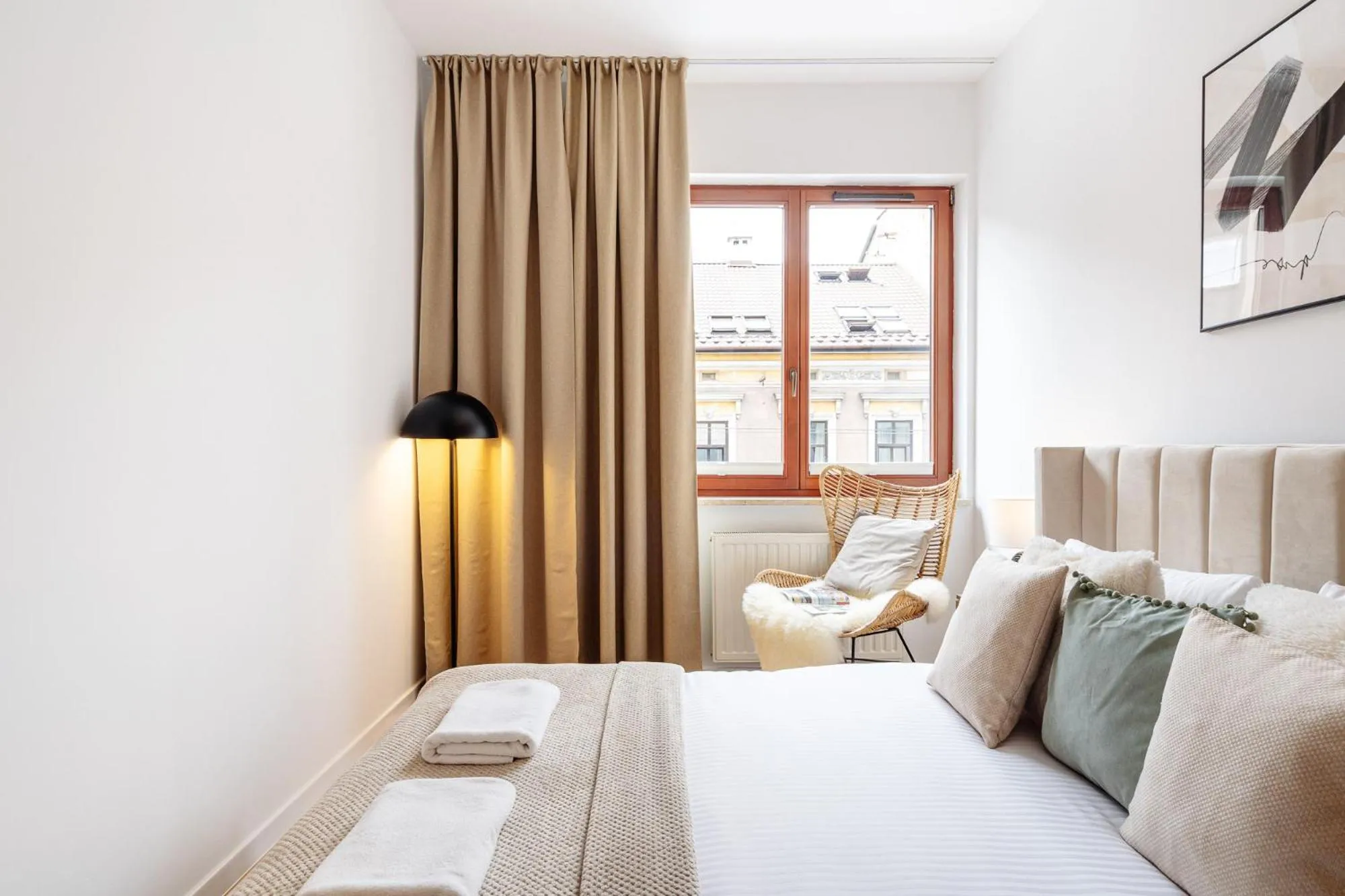 Bed in Piedmont Apartment II - LoftAffair