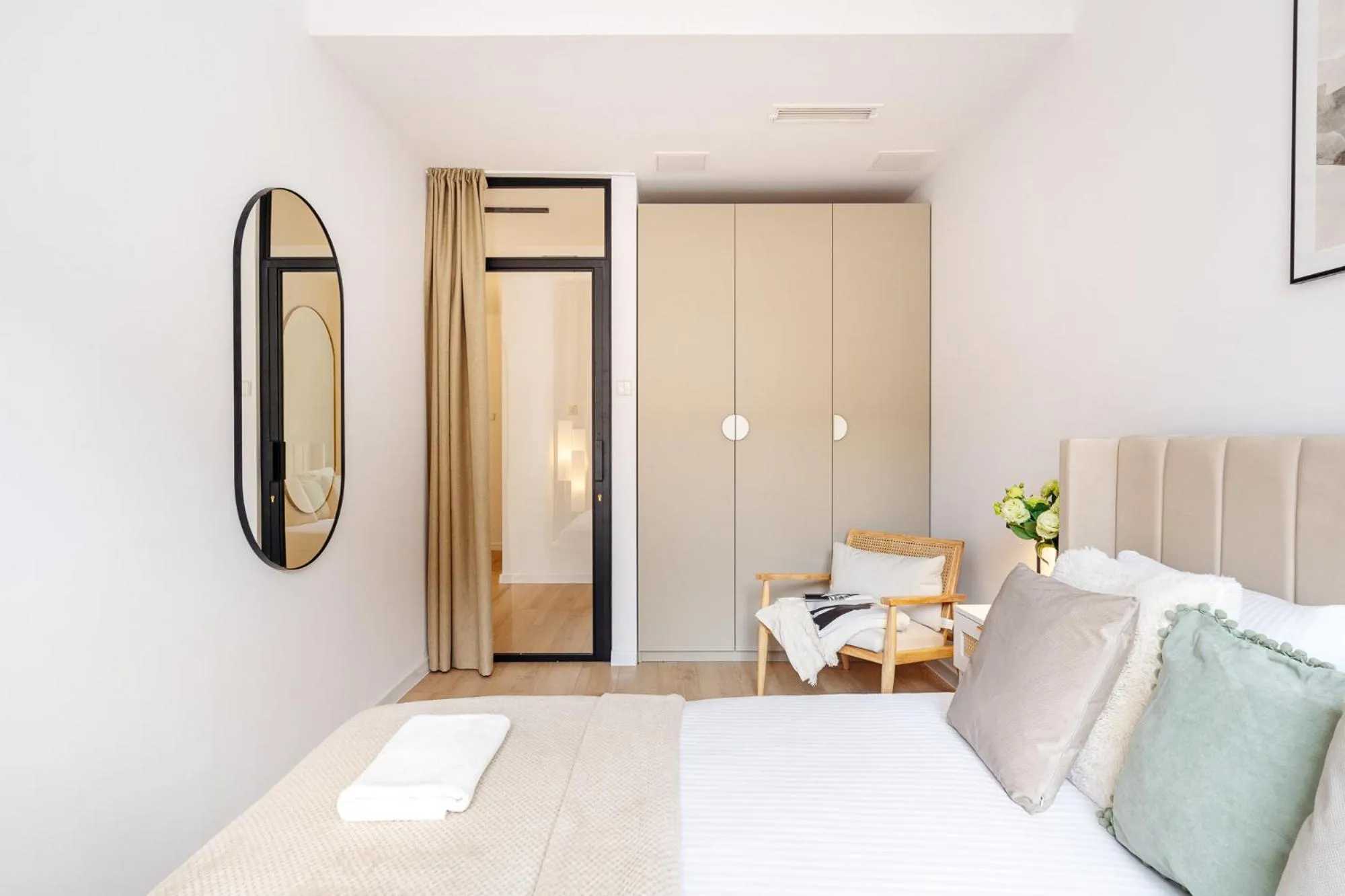 Bed in Piedmont Apartment II - LoftAffair