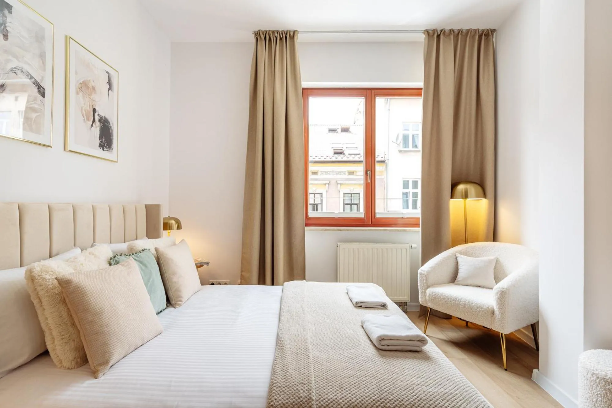 Bed in Piedmont Apartment II - LoftAffair