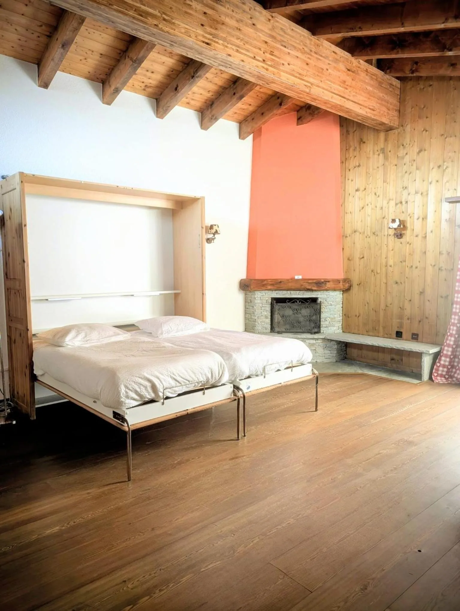 Bed in Between Boutique Hotel