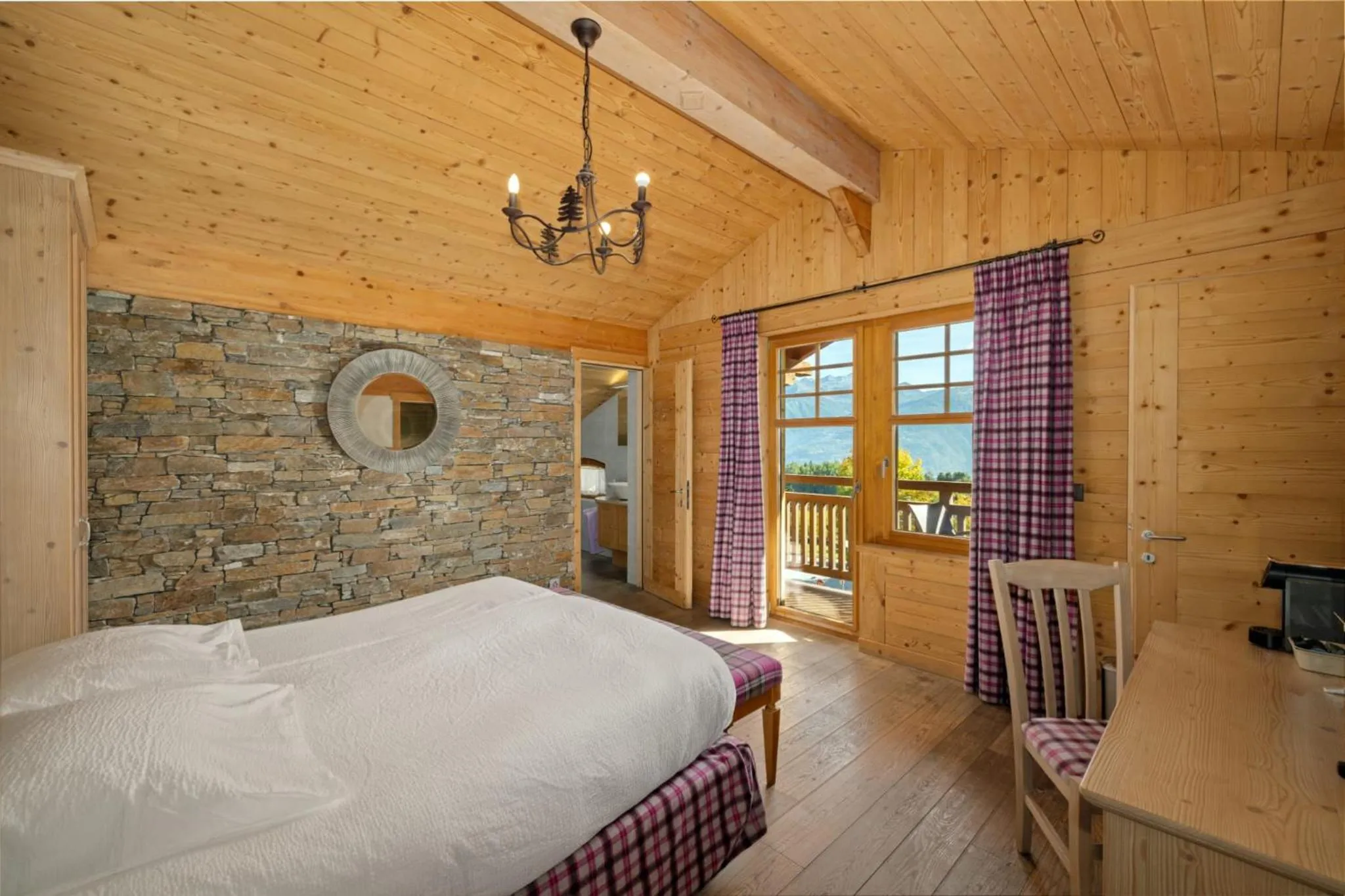 Bed in Between Boutique Hotel